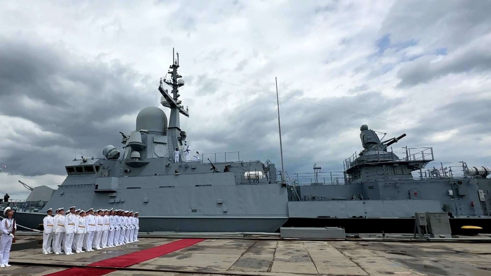 ВМФ России пополнился новым ракетным кораблем с "Калибрами"