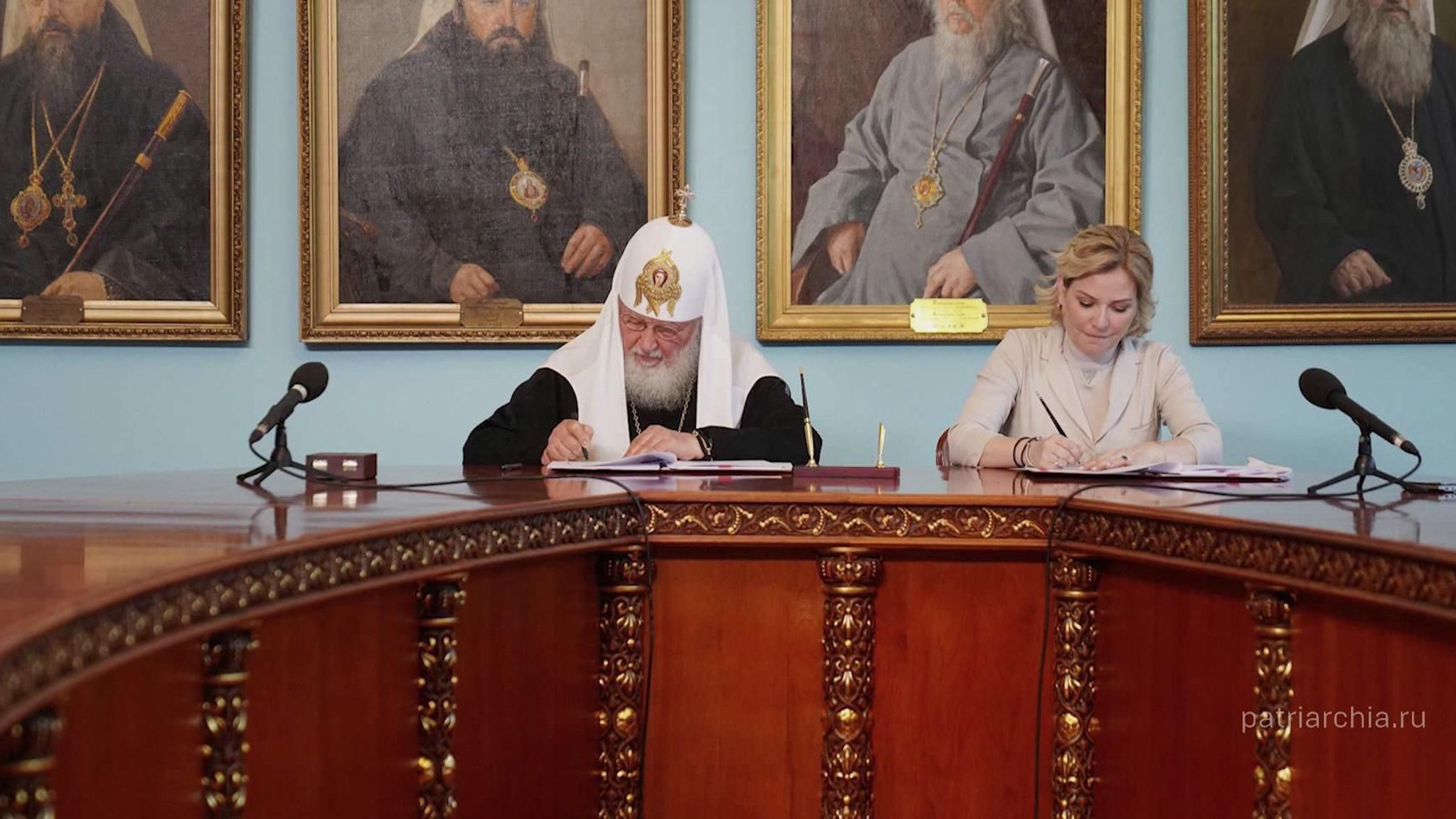 Икону "Троица" Андрея Рублева передали Троице-Сергиевой лавре
