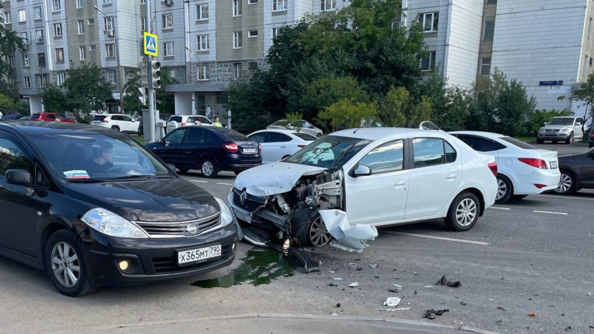 Кадры аварии со сносом остановки в Москве показала прокуратура