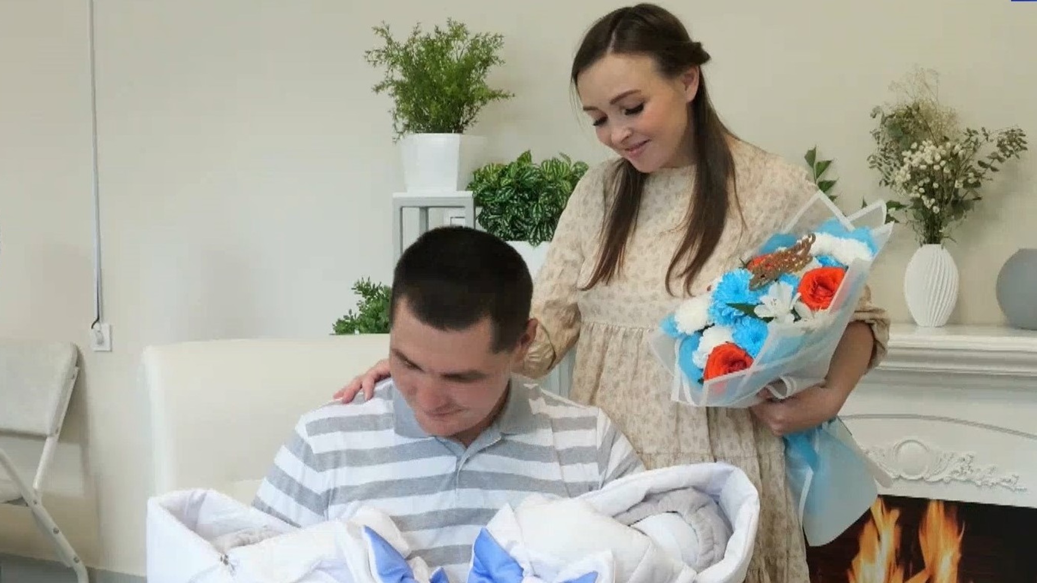 Коляску для двойняшек в подарок на выписку из роддома получила семья из Марий Эл