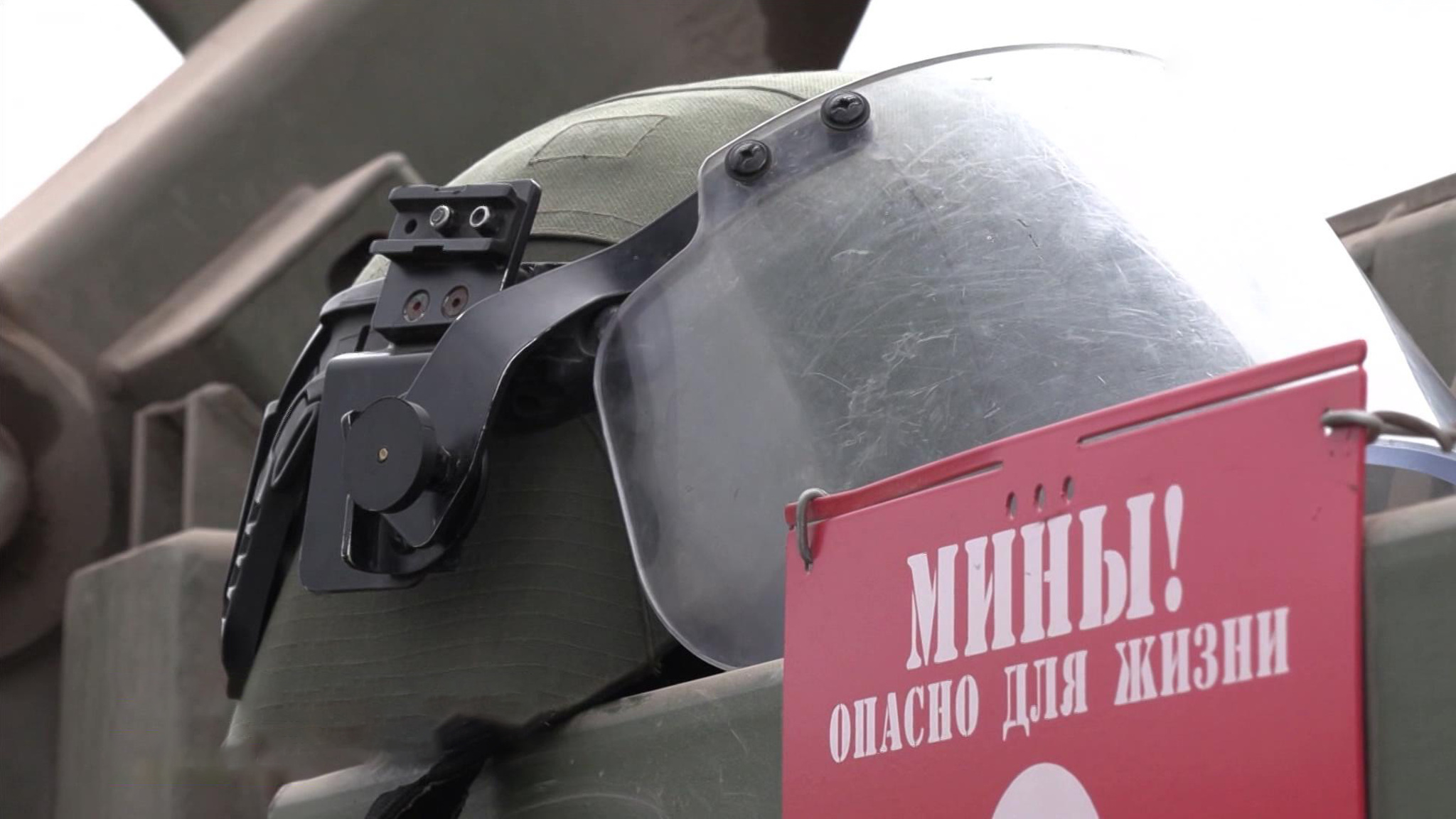 Для работы в окрестностях Лисичанска саперы привезли свою лучшую технику