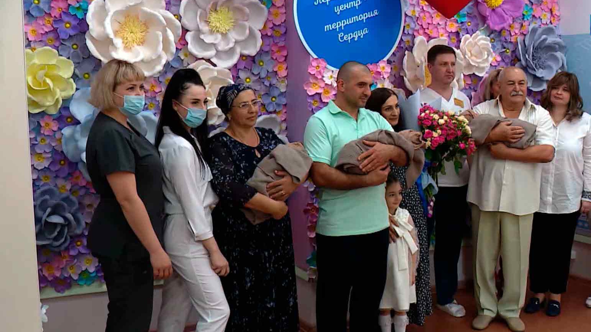 В Ростове-на-Дону из Перинатального центра выписали мальчиков-тройняшек