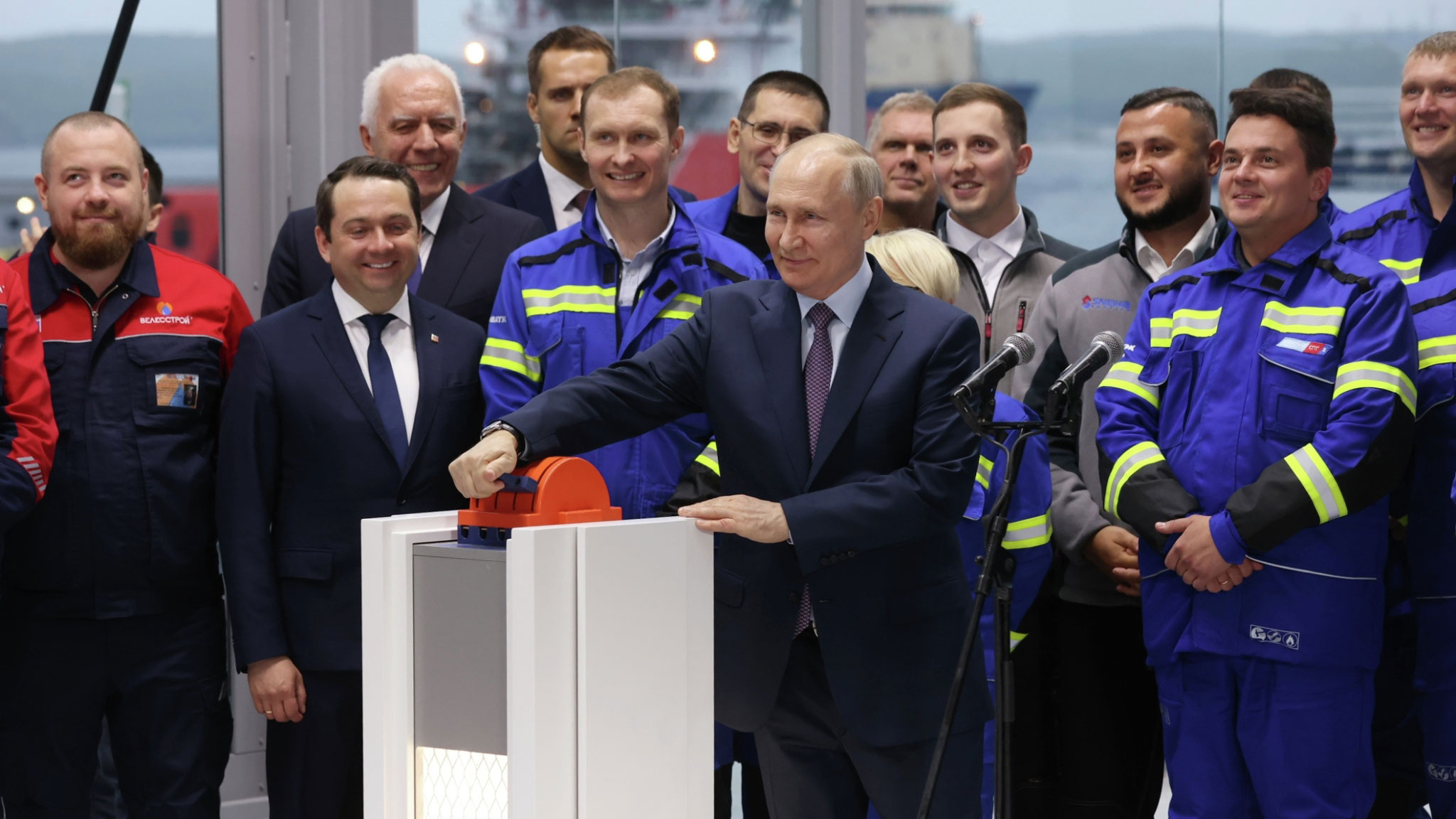 Путин дал гудок для отправки первой СПГ-линии для завода "Арктик СПГ 2"