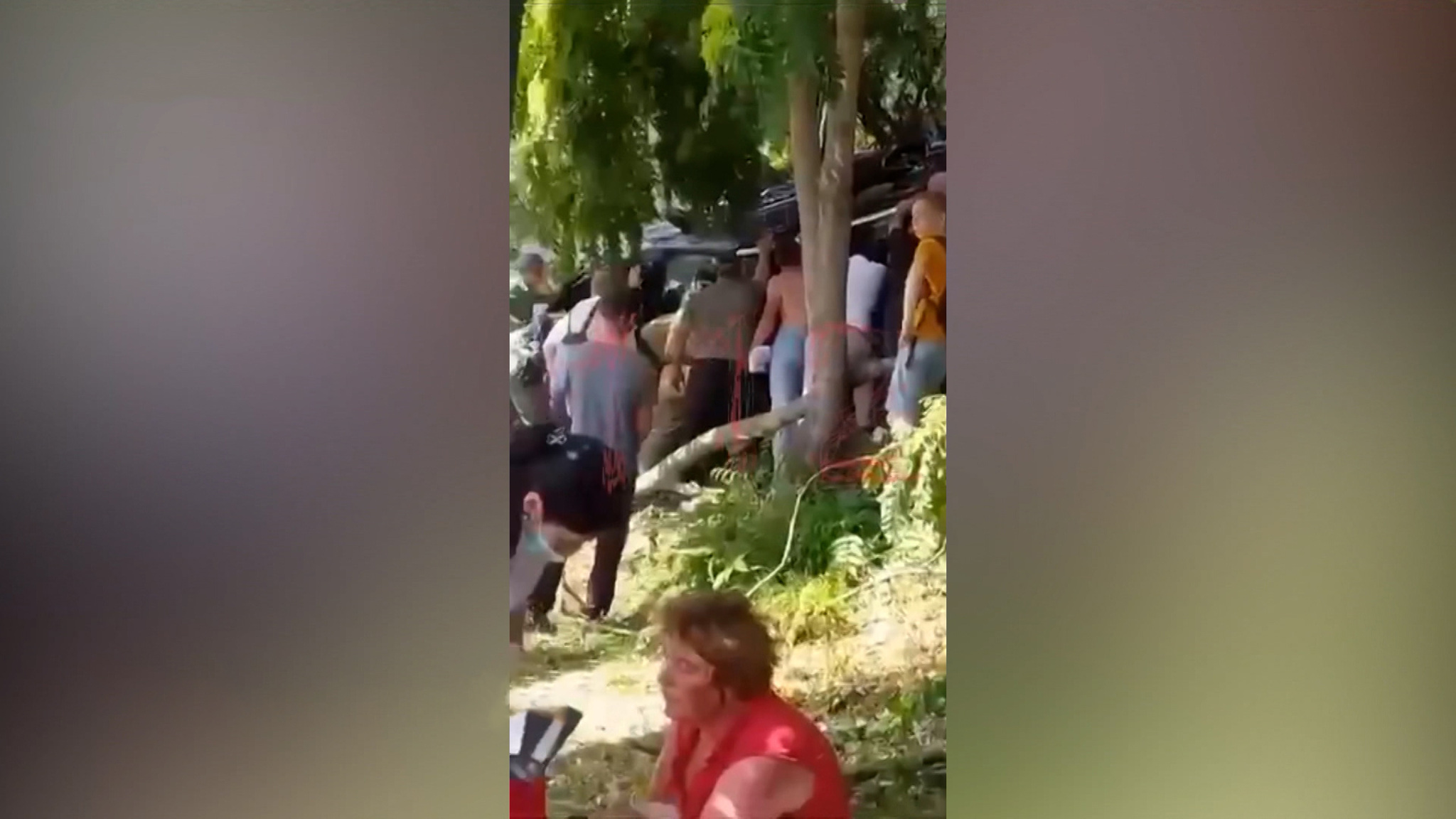 Потерявший управление автомобиль сбил пешеходов в Майкопе