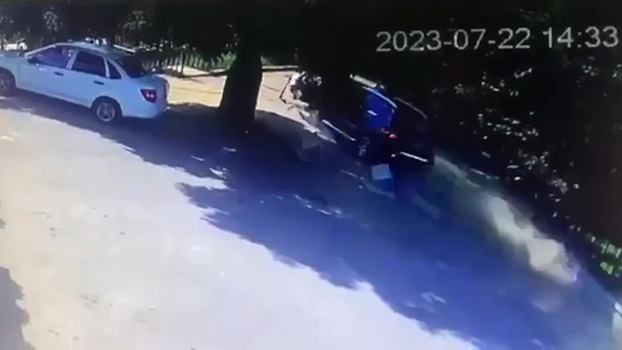 Камера зафиксировала момент страшной аварии в Майкопе