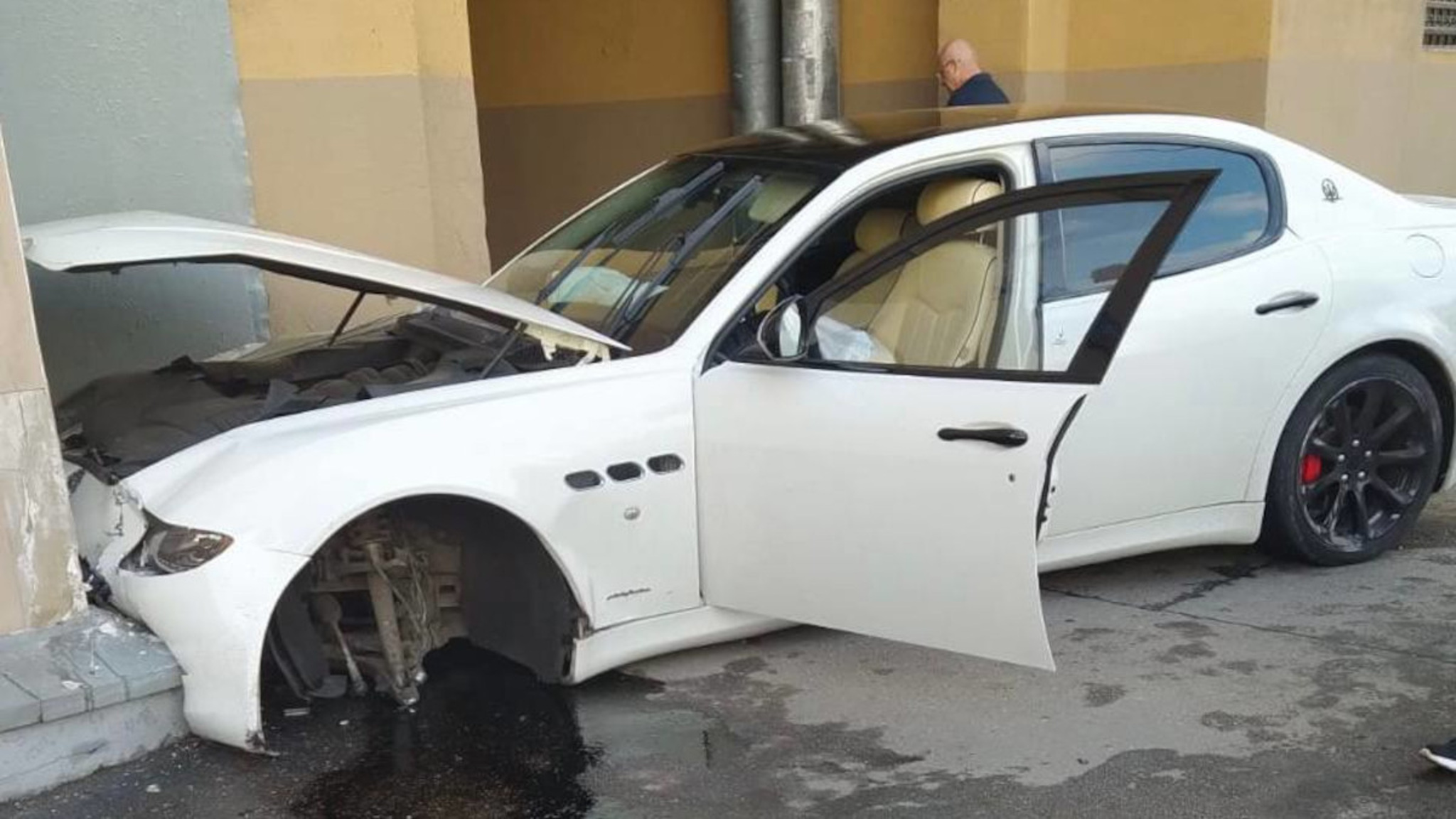 В Сети появился еще один ракурс аварии с участием Maserati