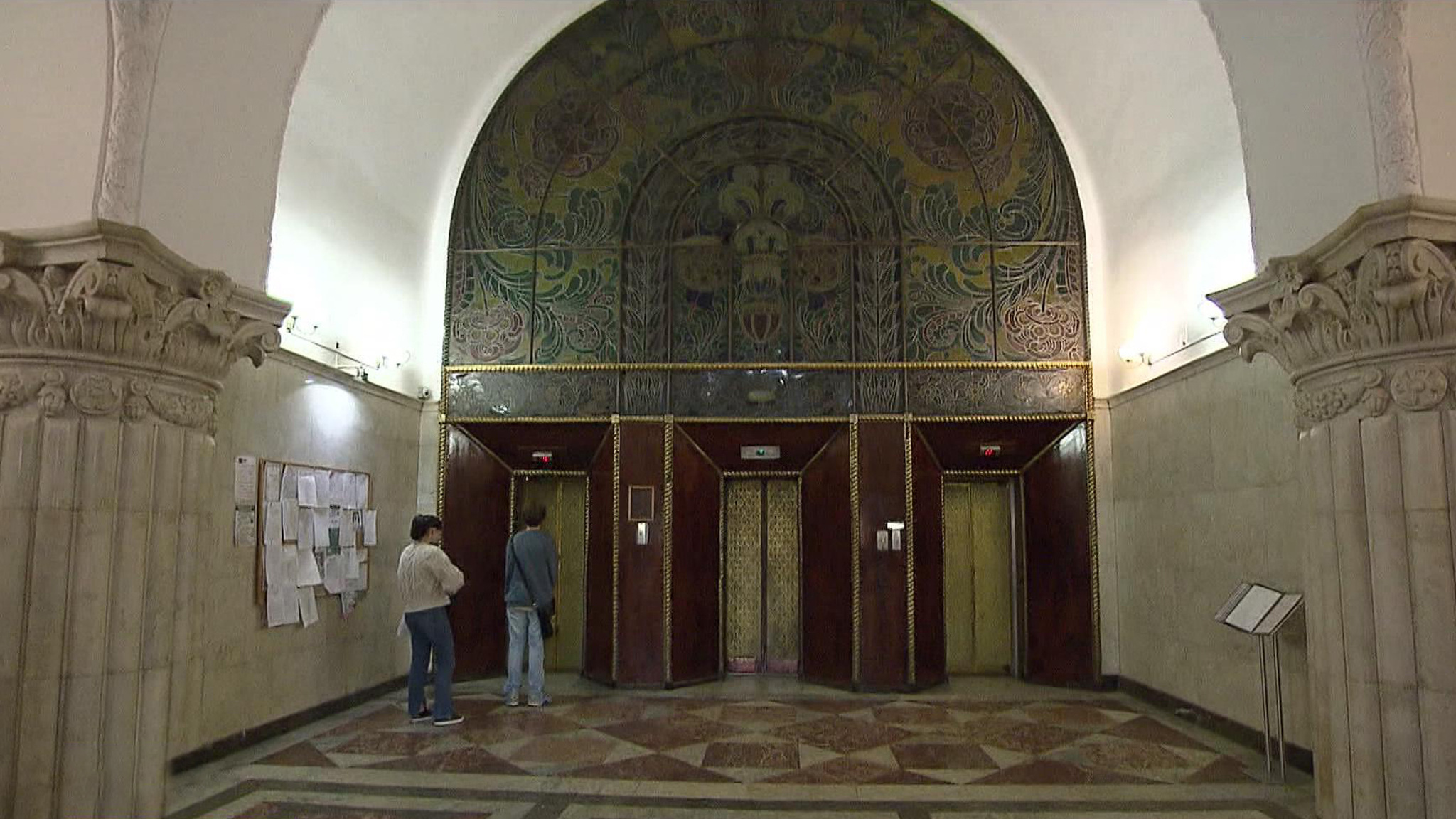 Легендарная высотка на Кудринской стала центром подпольных экскурсий