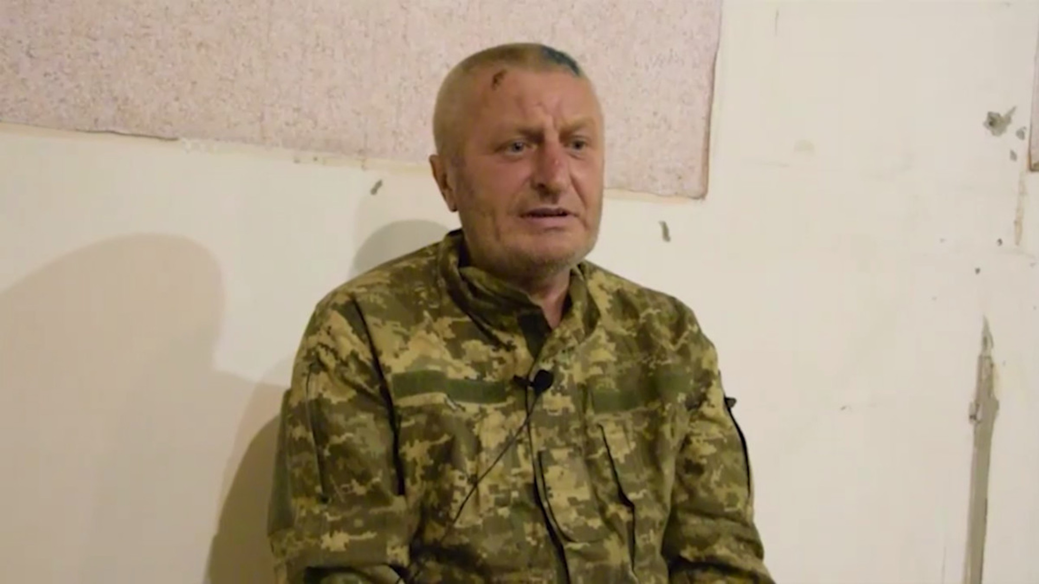 Минобороны показало кадры допроса солдат ВСУ, сдавшихся в плен