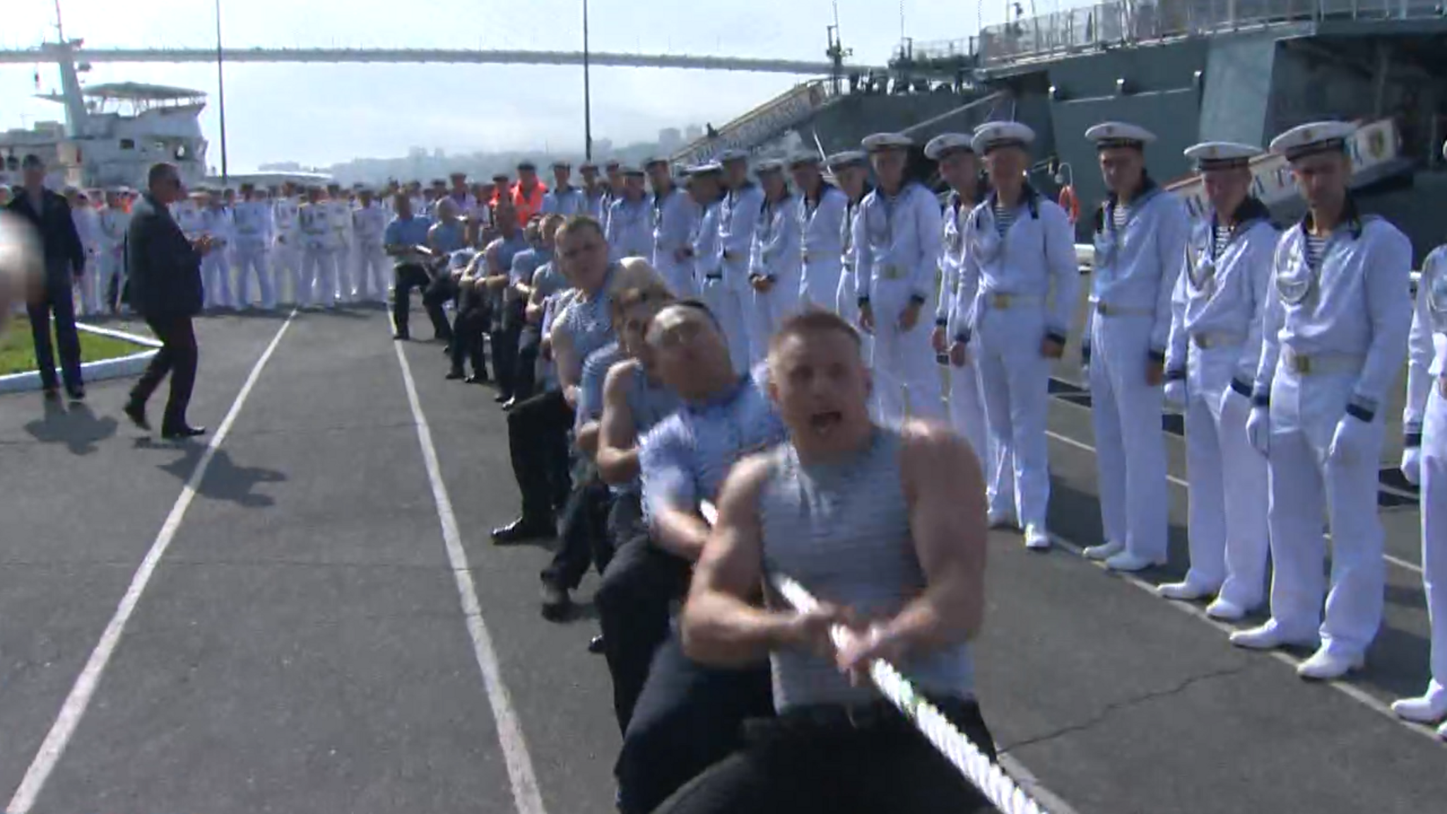 Богатыри в море и на суше: тихоокеанские моряки сразились с военнослужащими из Китая