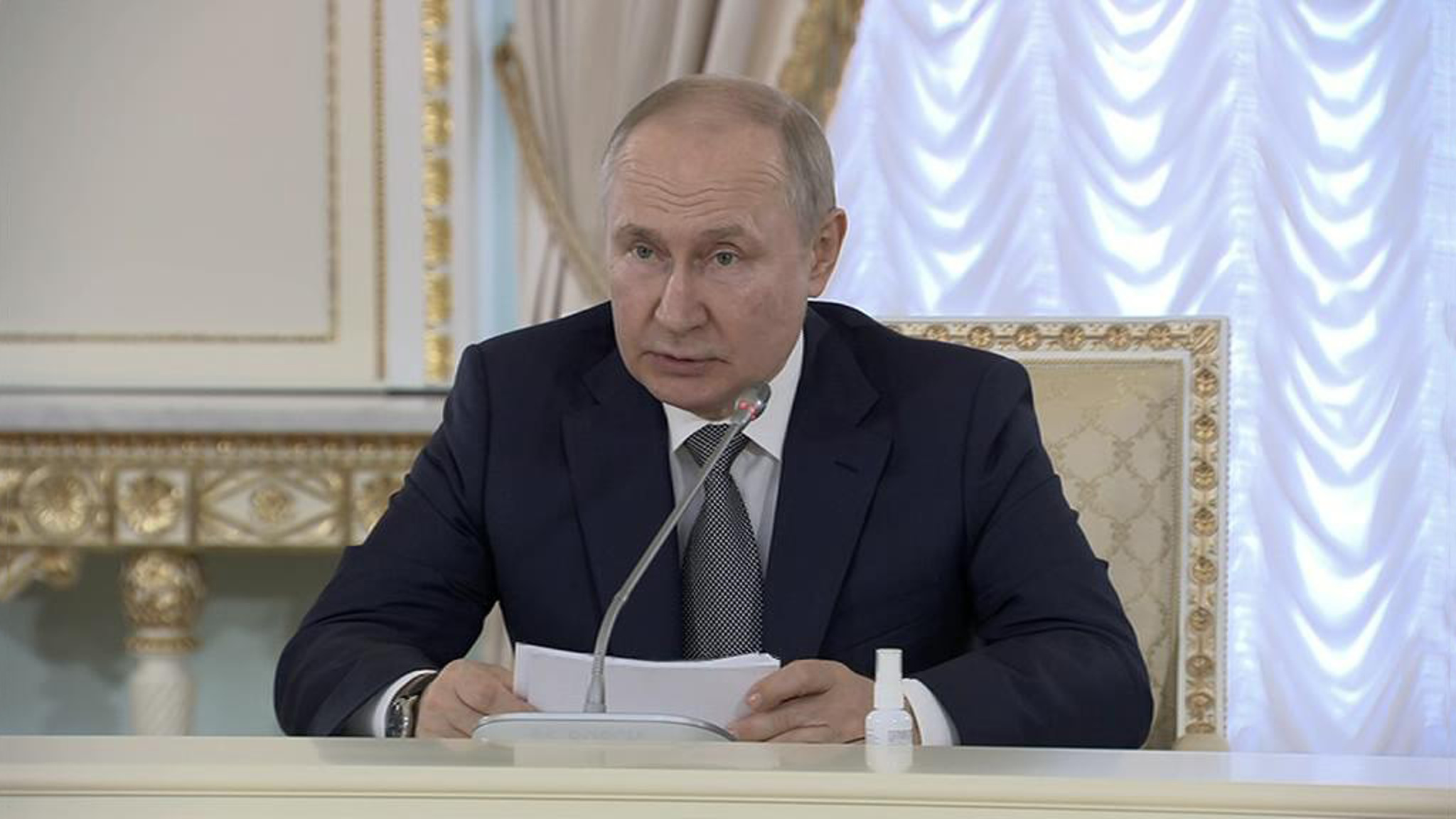Премьер Эфиопии предложил Путину уделить больше внимание разговору наедине