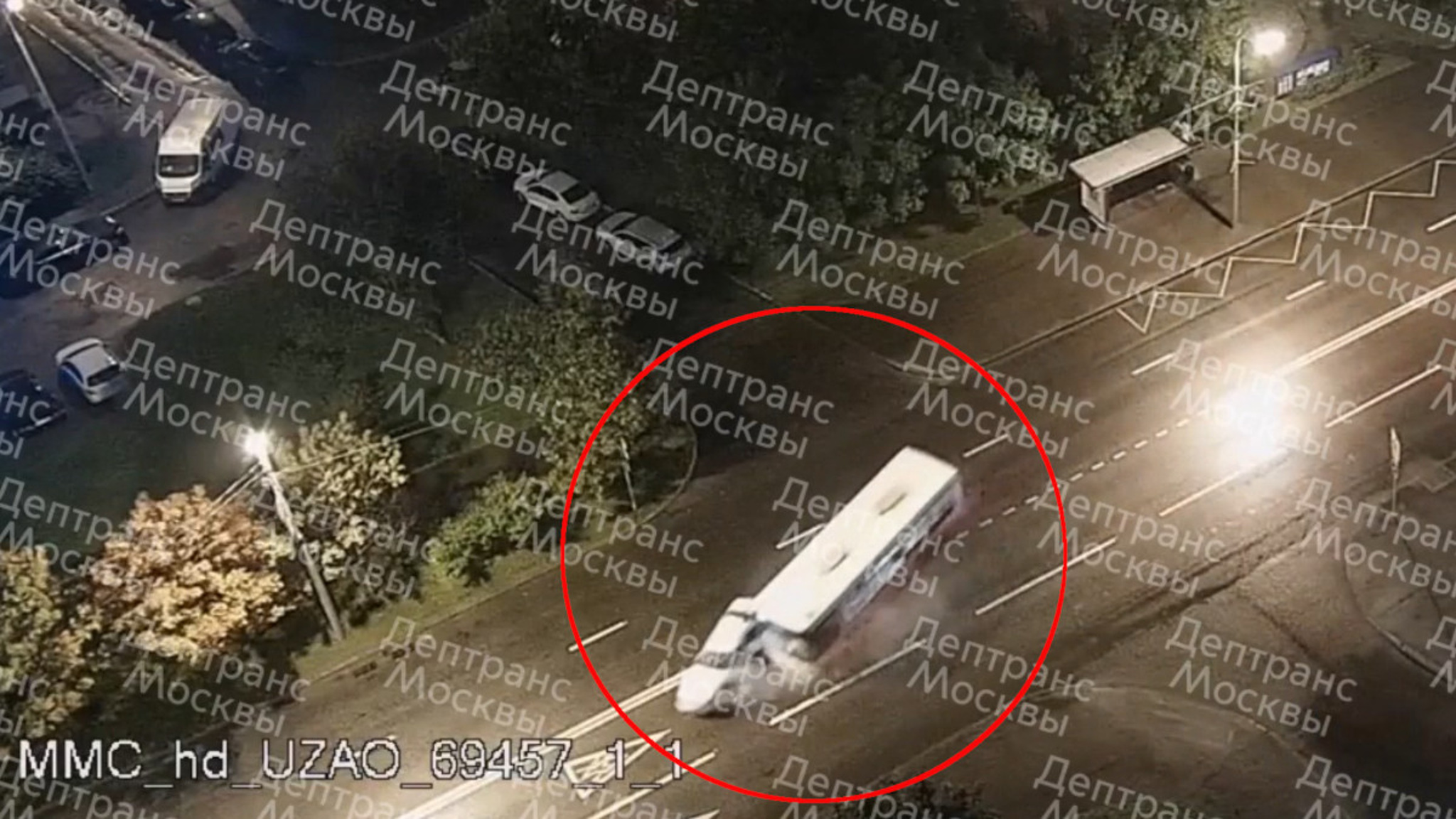 Момент ДТП на юге Москвы попал на видео