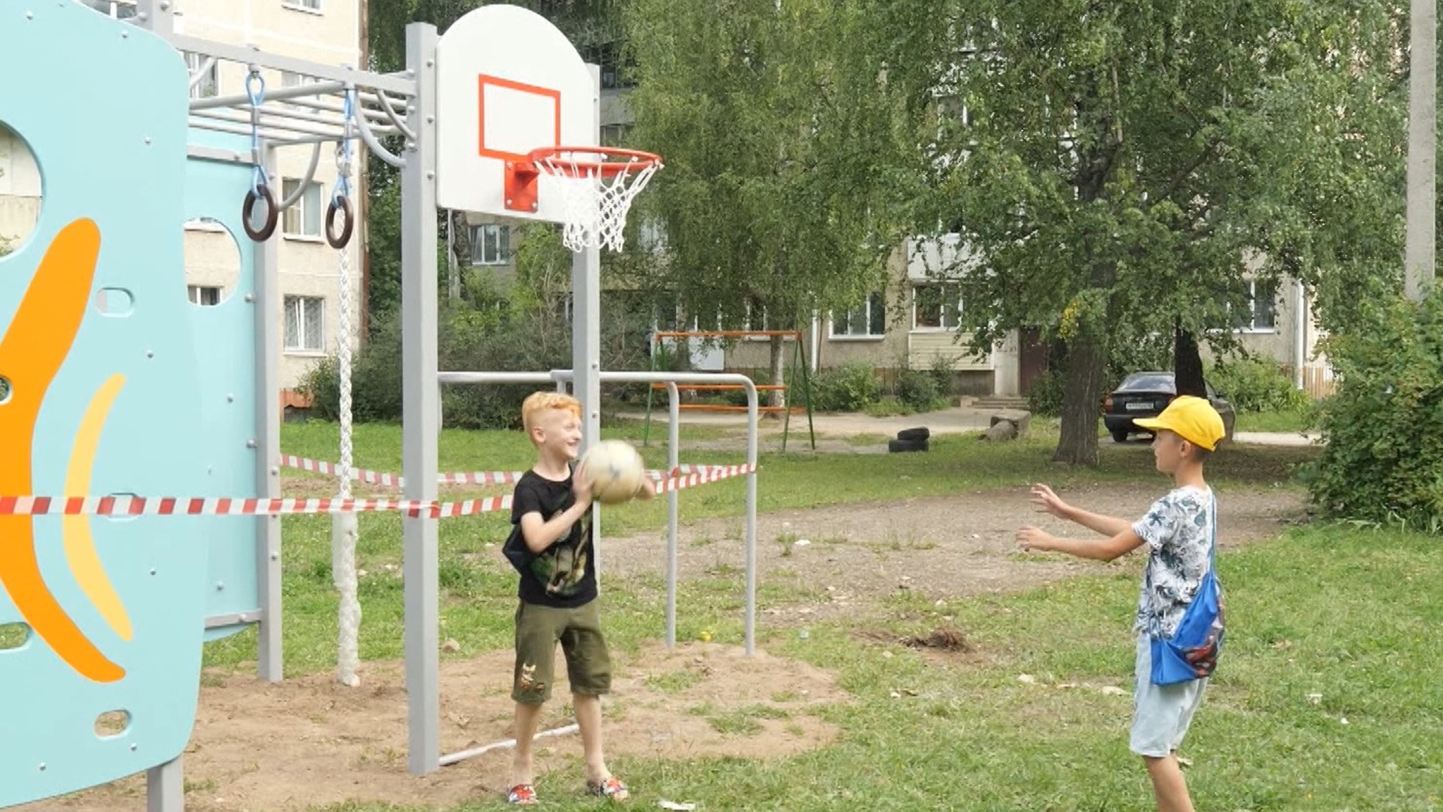 По поручению Главы Марий Эл сделали детскую площадку в одном из дворов Йошкар-Олы