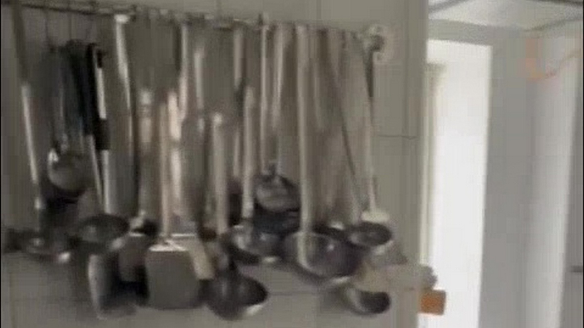 Более 30 сотрудников красногорской фирмы отравились в столовой