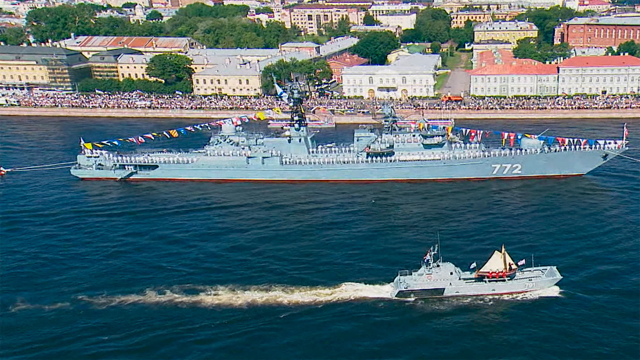 В Петербурге прошёл Главный военно-морской парад России