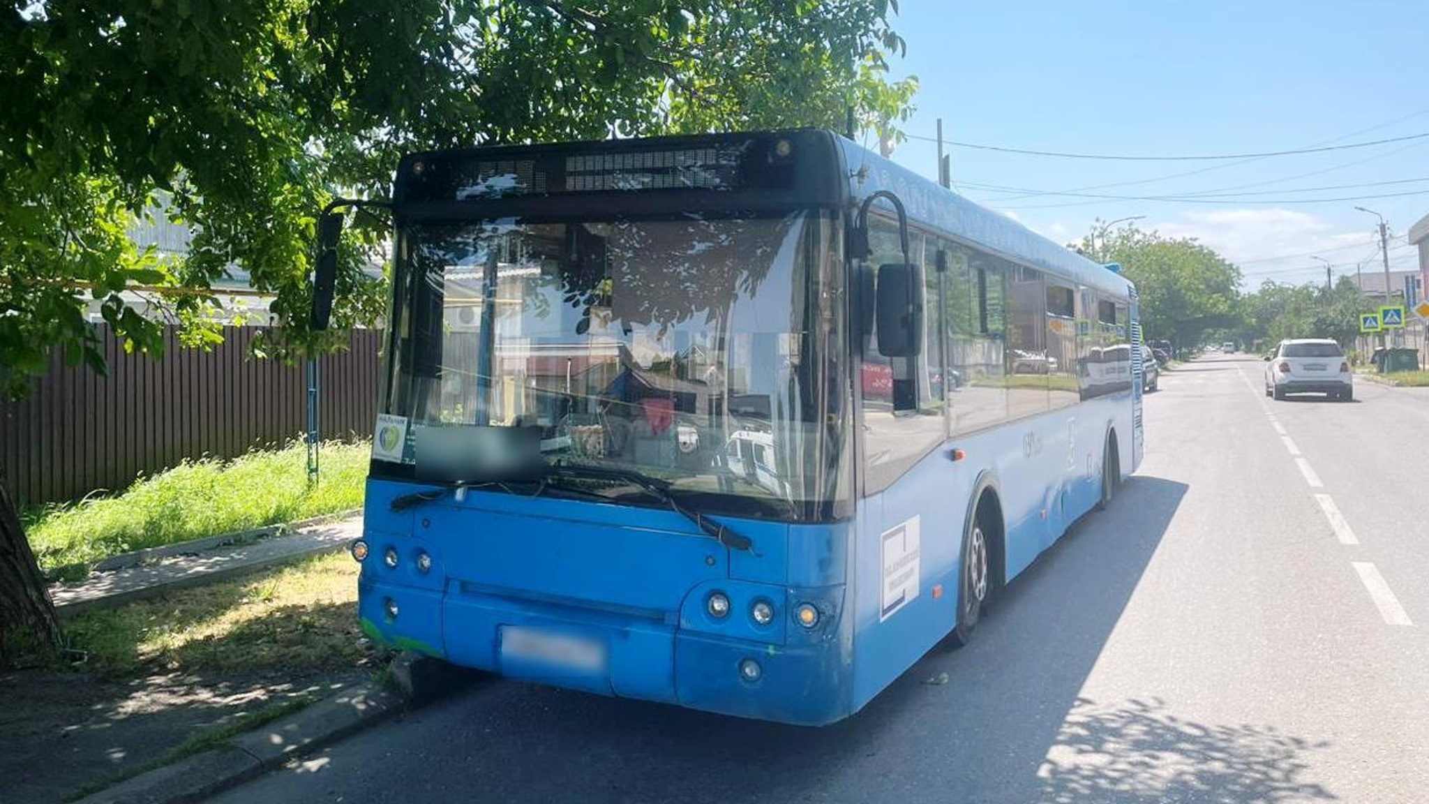 В Нальчике из движущегося автобуса выпала пожилая женщина