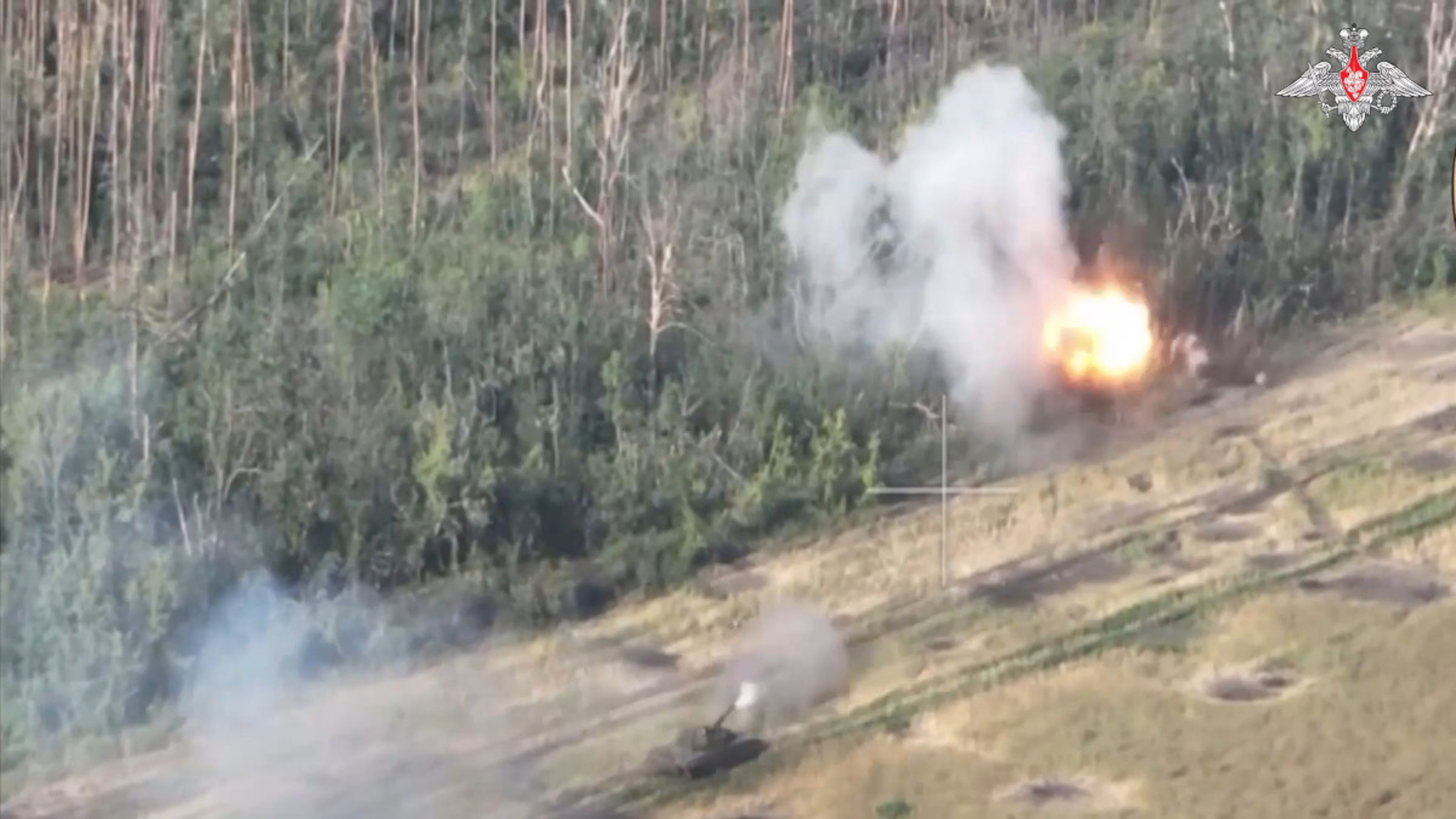 Кадры боевой работы российской бронегруппы попали на видео