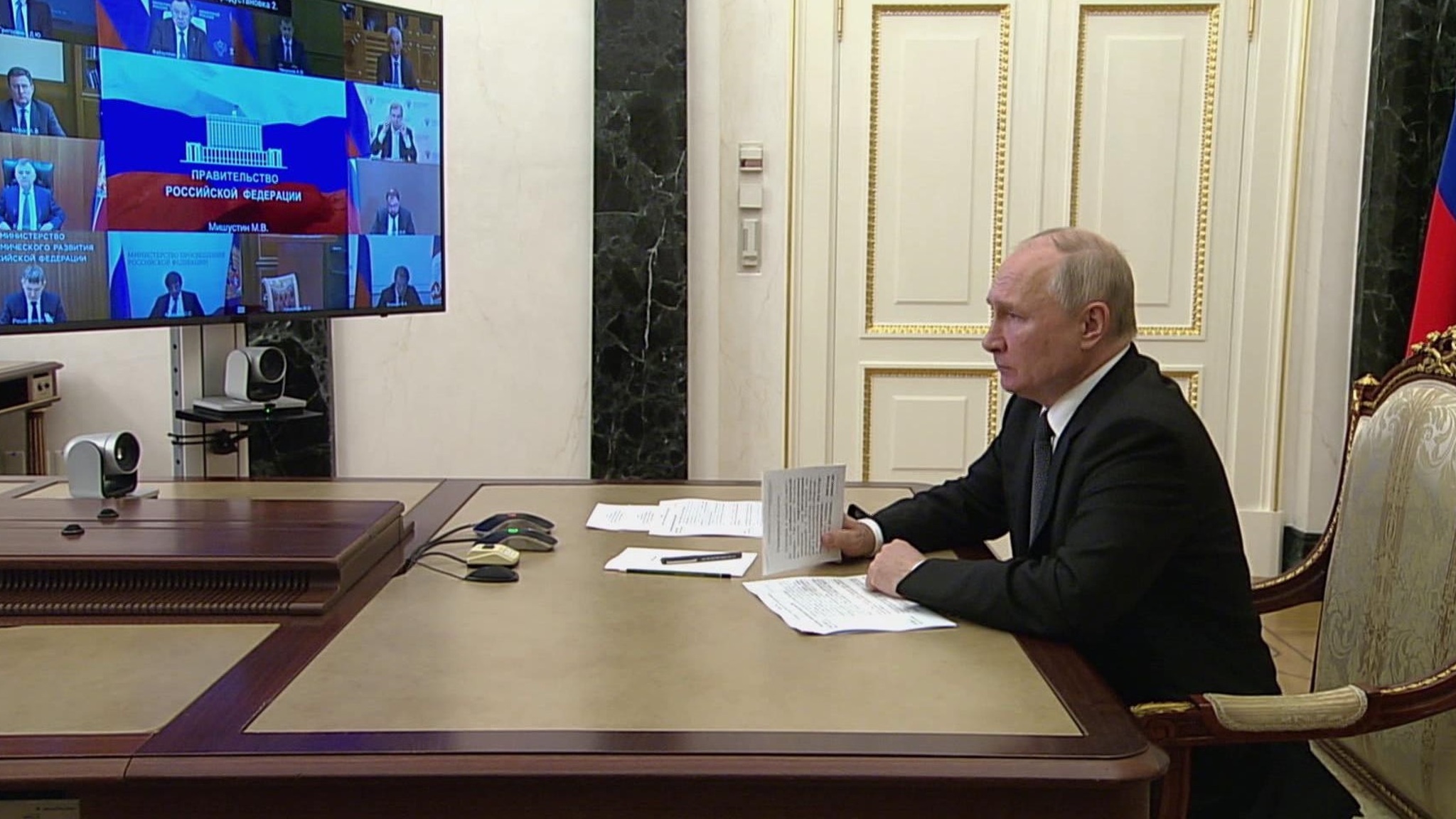 Владимир Путин провёл совещание с членами Правительства