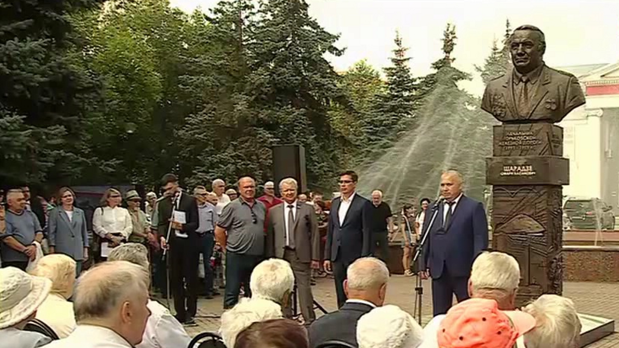 Памятник Омари Шарадзе открыли в Нижнем Новгороде