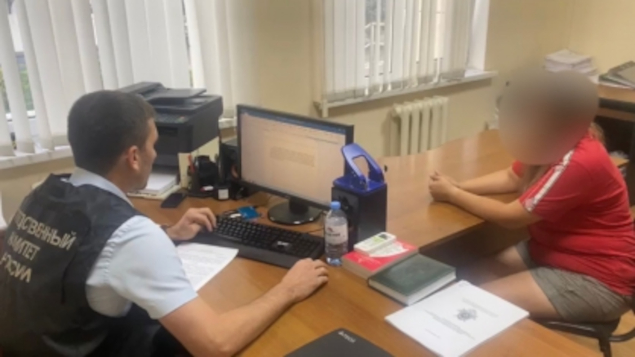 Кадры допроса мамы избитого 4-летнего ребенка показали следователи Адыгеи