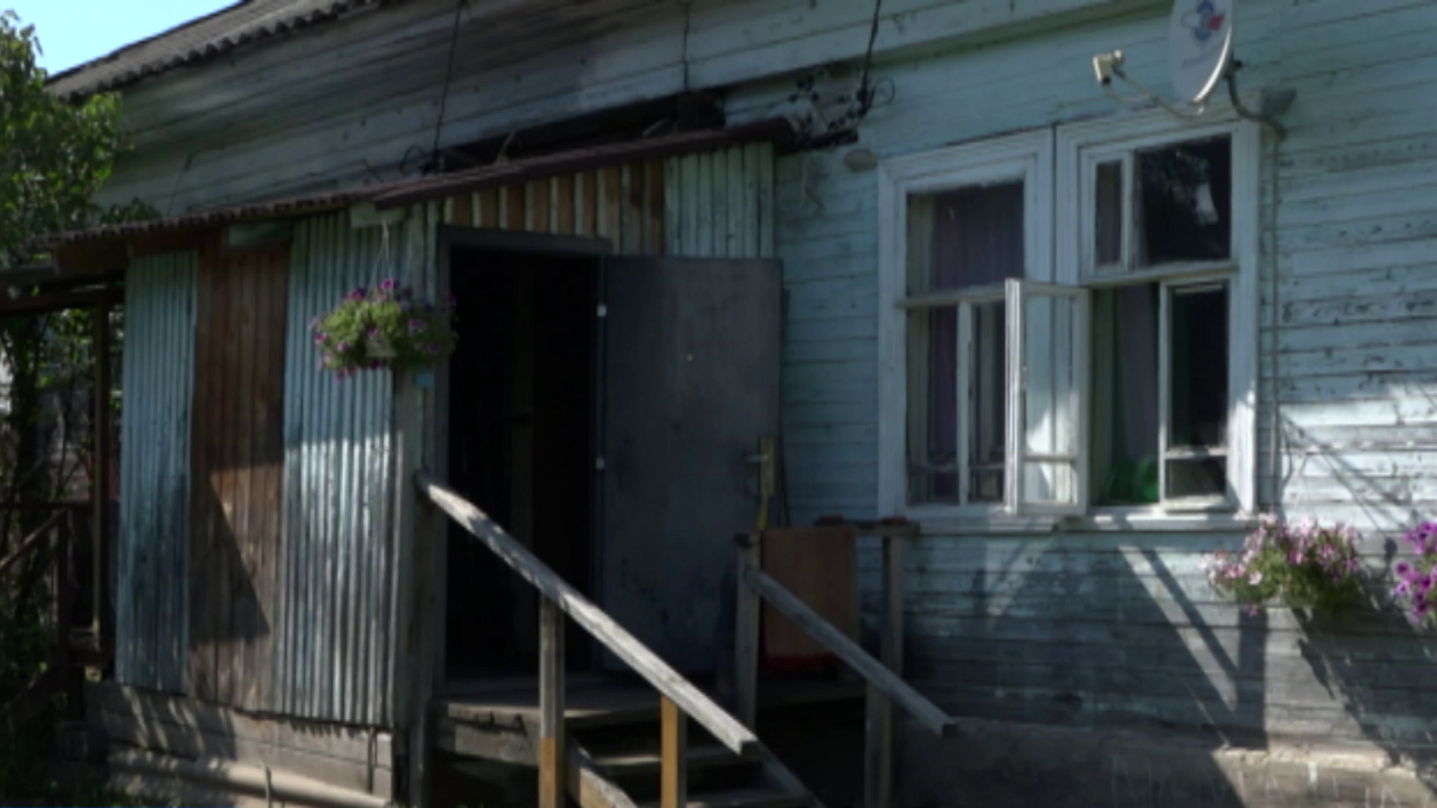 В Ярославском районе супруги-инвалиды вынуждены жить в аварийном доме