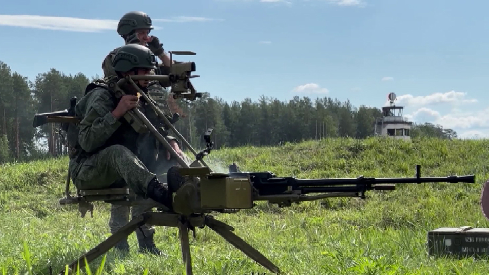На полигонах ЦВО проходят занятия по боевой подготовке