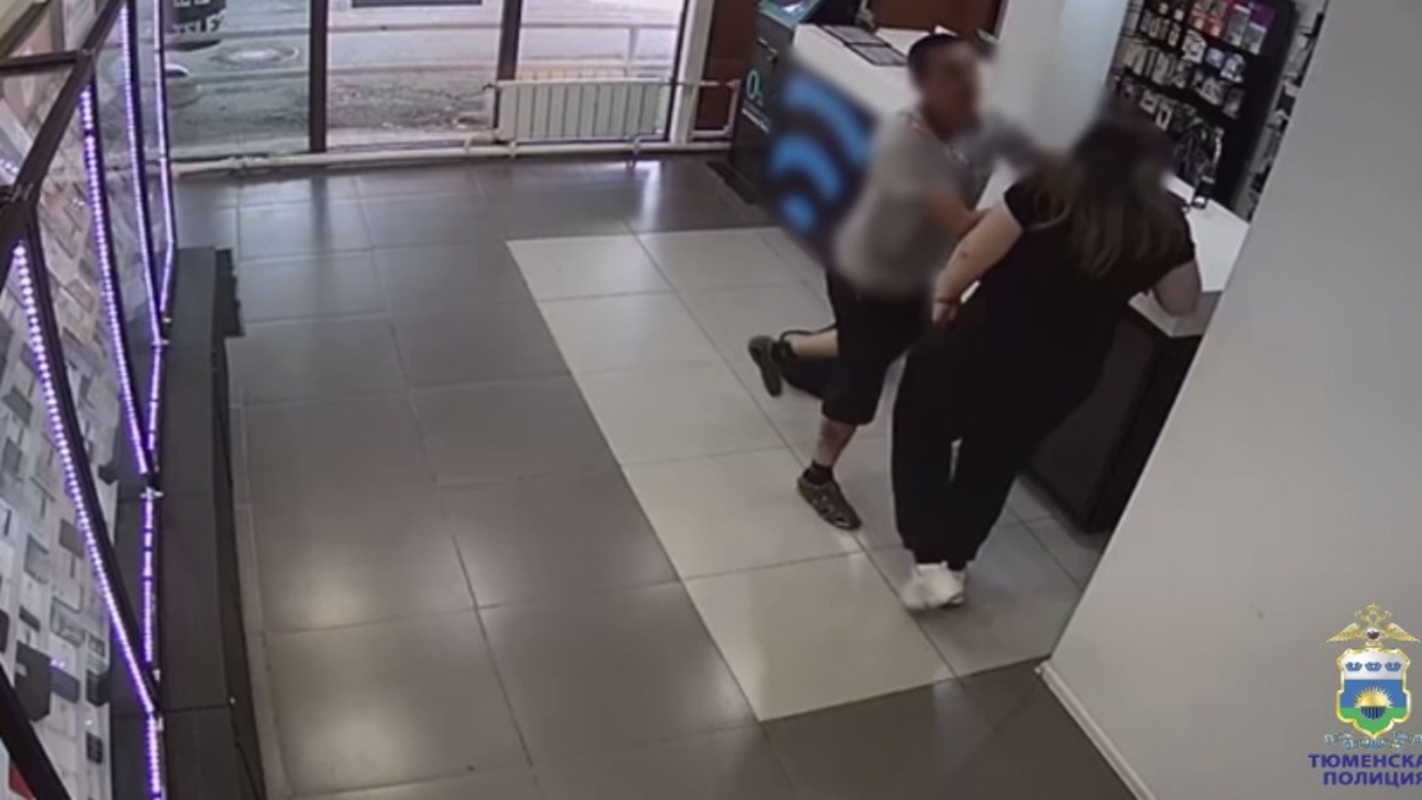 Тоболяк украл из тюменского салона связи 30 телефонов и выручку