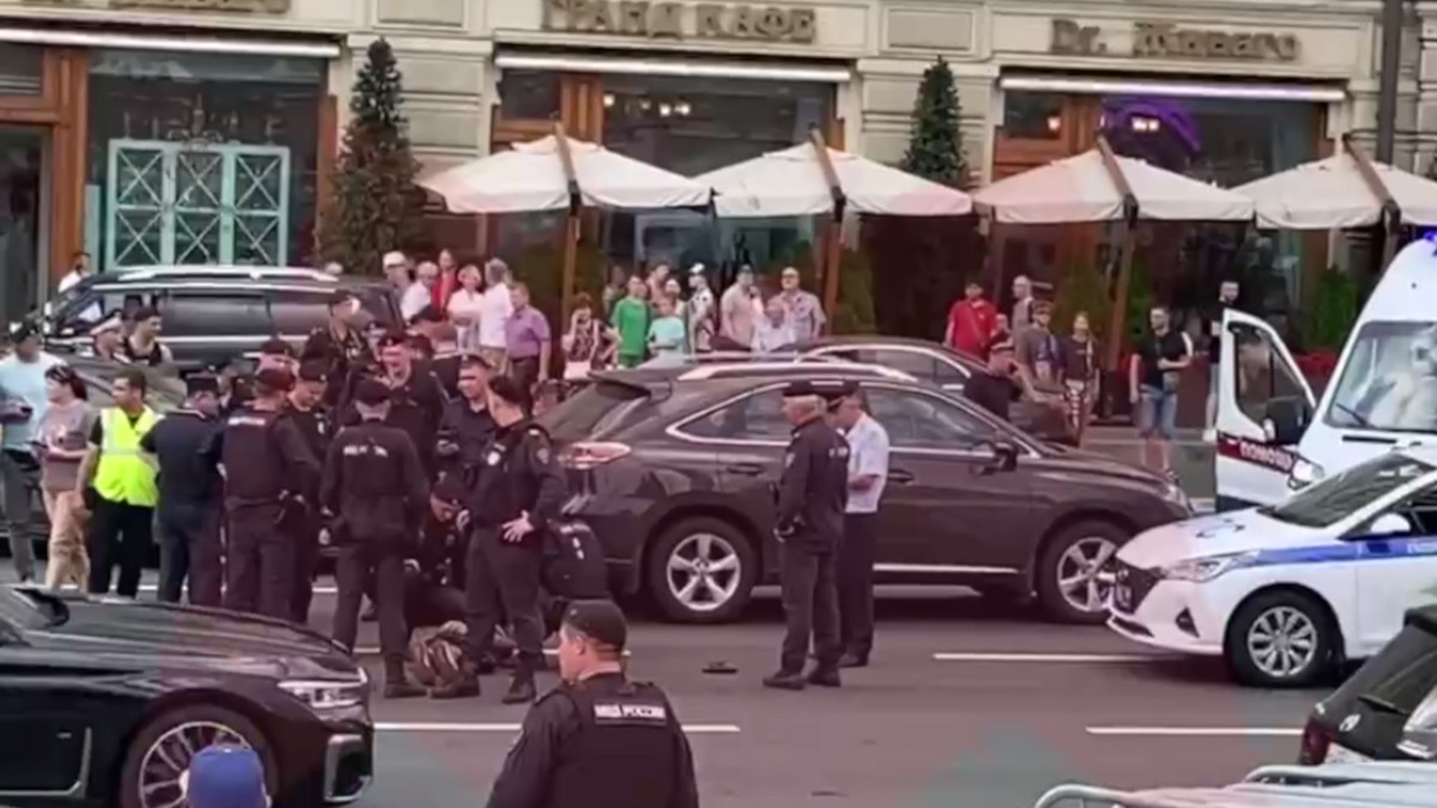Очевидцы сняли последствия конфликта со стрельбой в центре Москвы