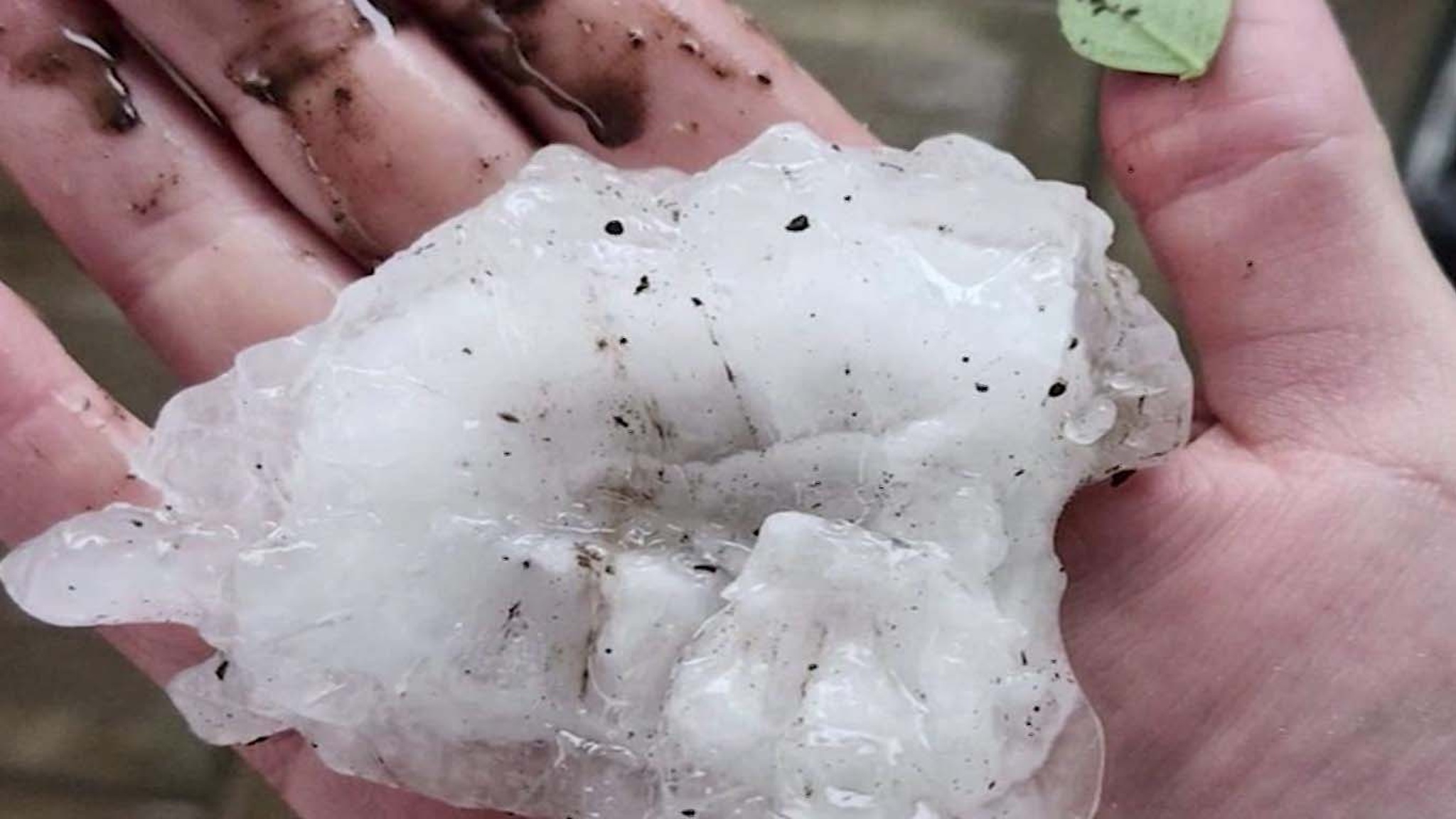 Мощнейший град во время ливня накрыл село на Кубани