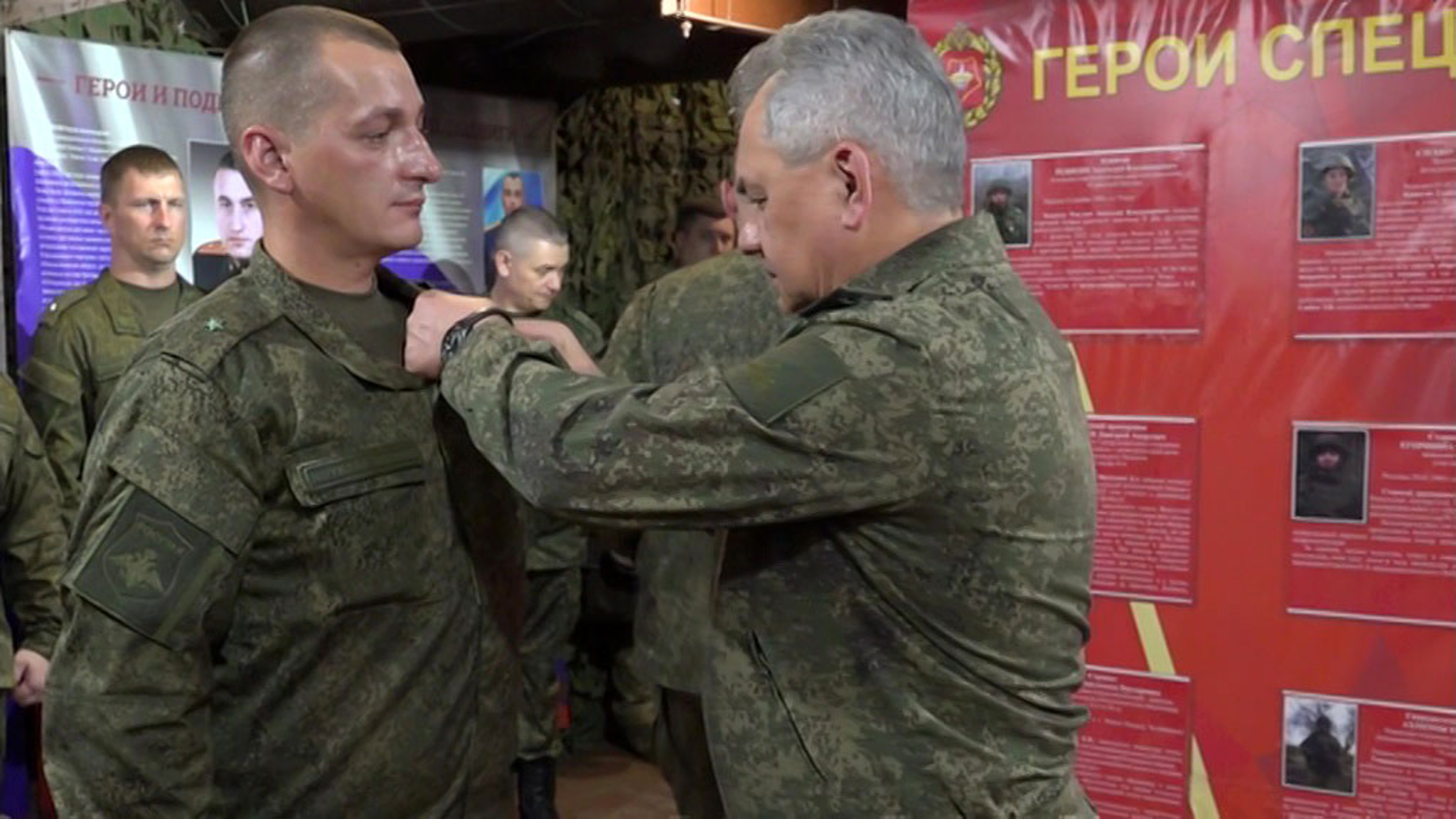 Шойгу вручил госнаграды военным в зоне СВО