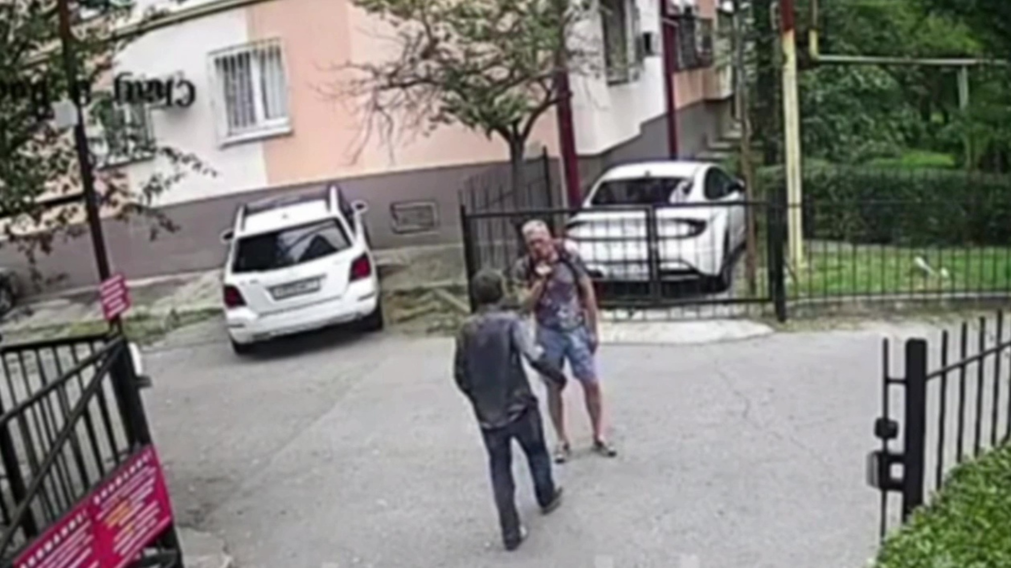 Пьяный сочинец с ножом в руках напал на незнакомца средь бела дня