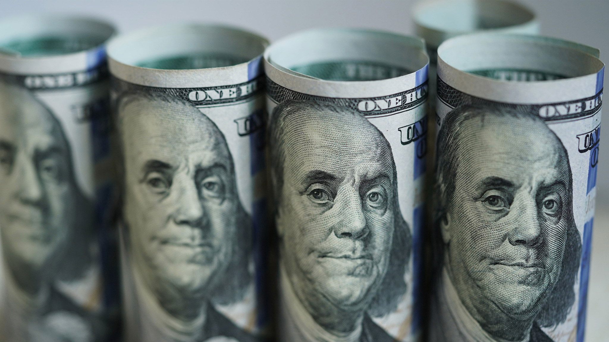 Многие страны мира продают гособлигации США