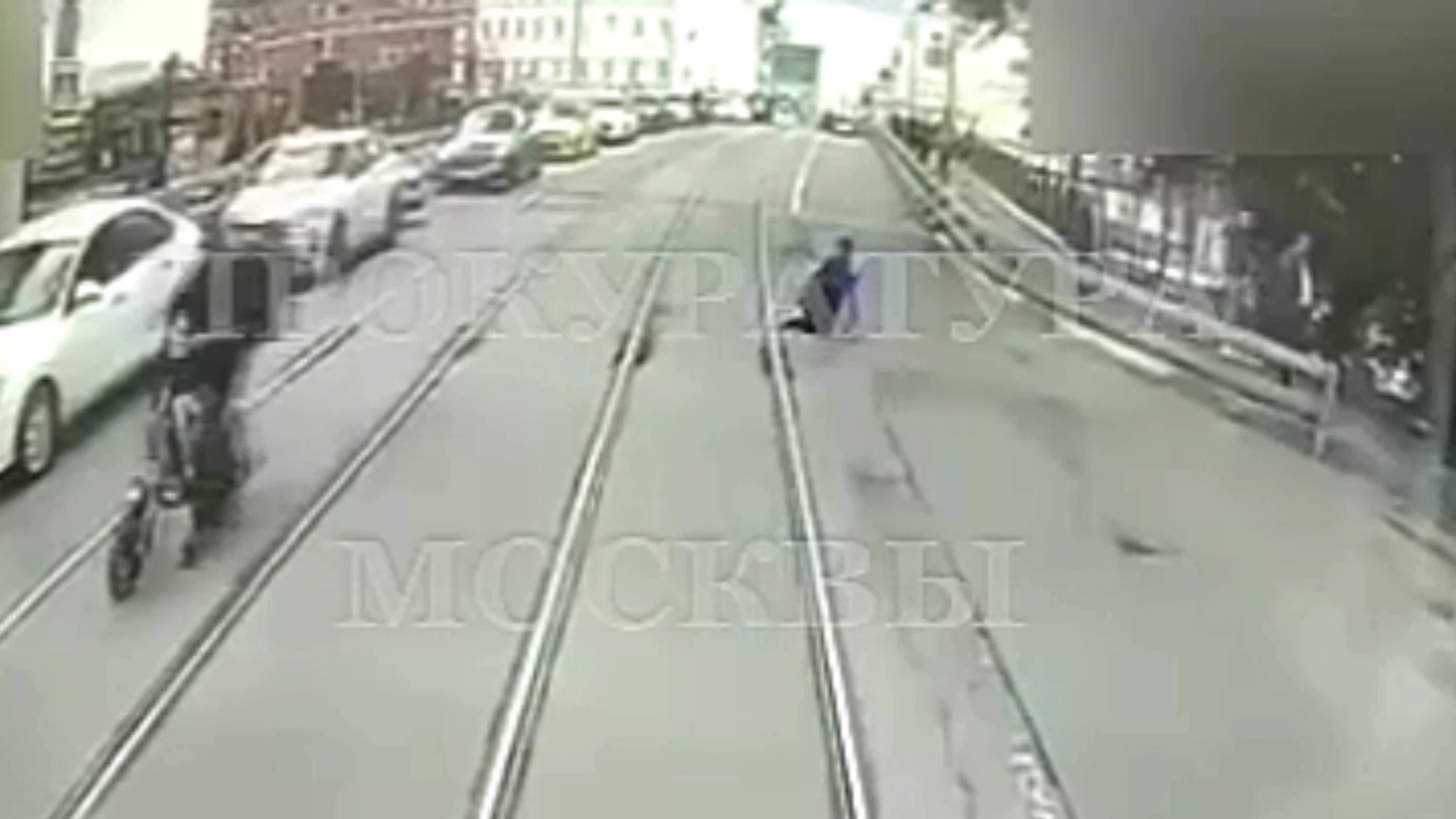 Курьер на электровелосипеде насмерть сбил москвичку на переходе