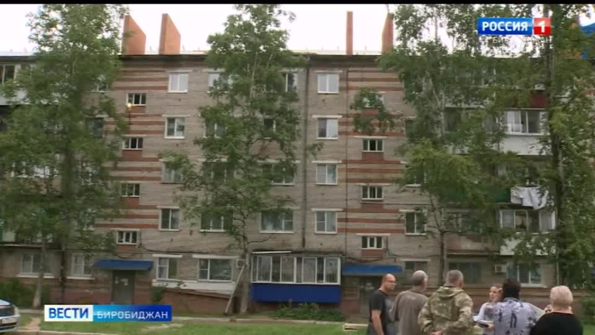 Конфликт собственников и регионального оператора вокруг текущих в пос. Сопка крыш затягивается