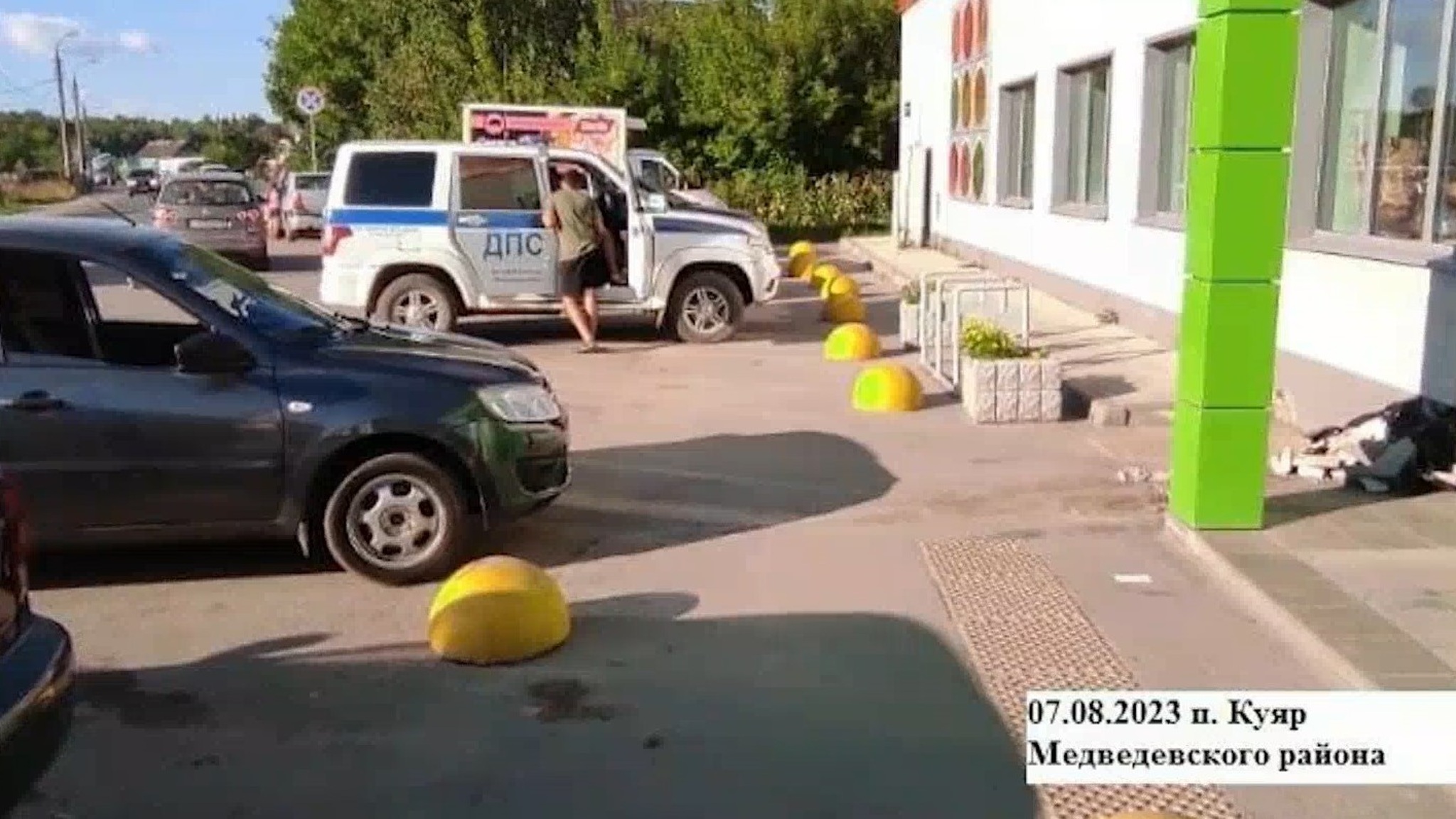 В Куяре девушка за рулём легковушки сбила мусорный контейнер и пешехода