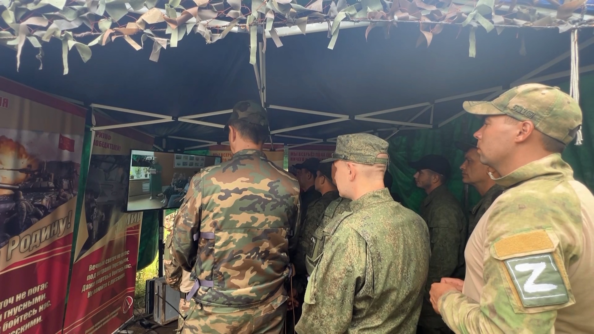 Командование ЦВО организовало для военных телемост с родными