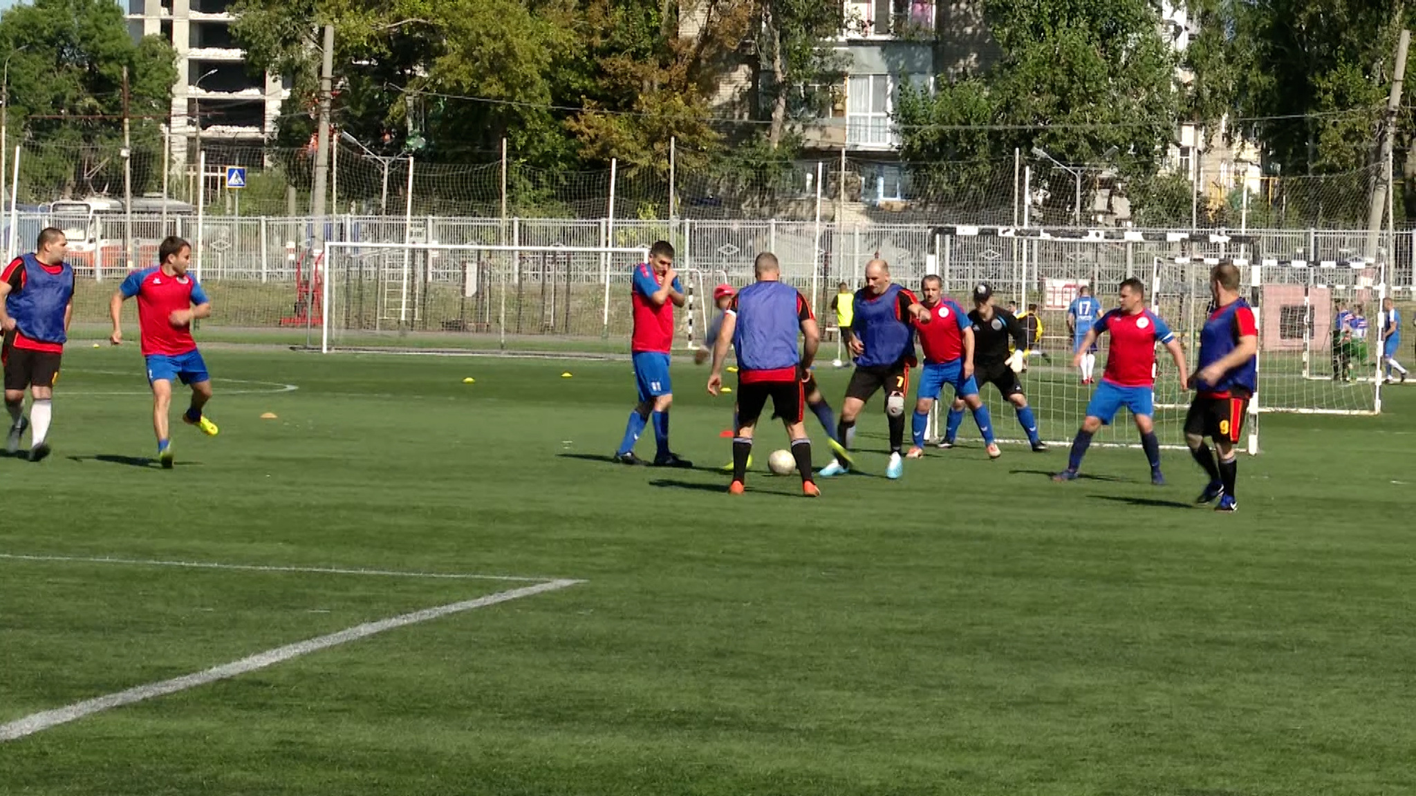 В футбол играют настоящие гвардейцы