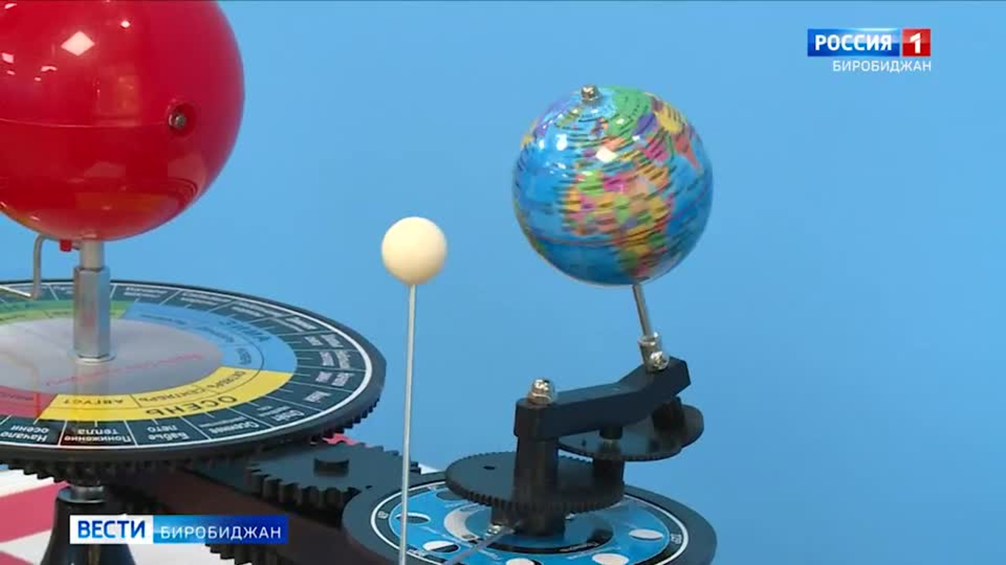 Модельную библиотеку по ул. Советской в Биробиджане оформляют в тематике космоса