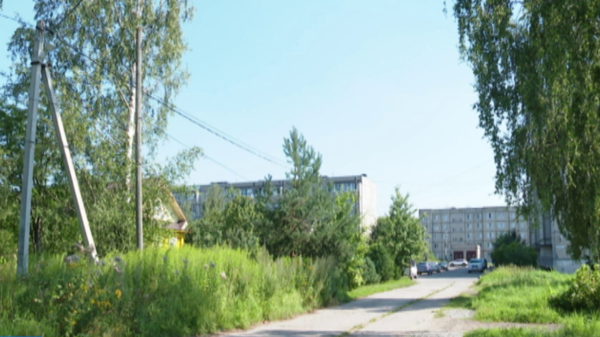 Жители одной из улиц Рыбинска 11 лет борются за ремонт сорока метров дороги и фонарь