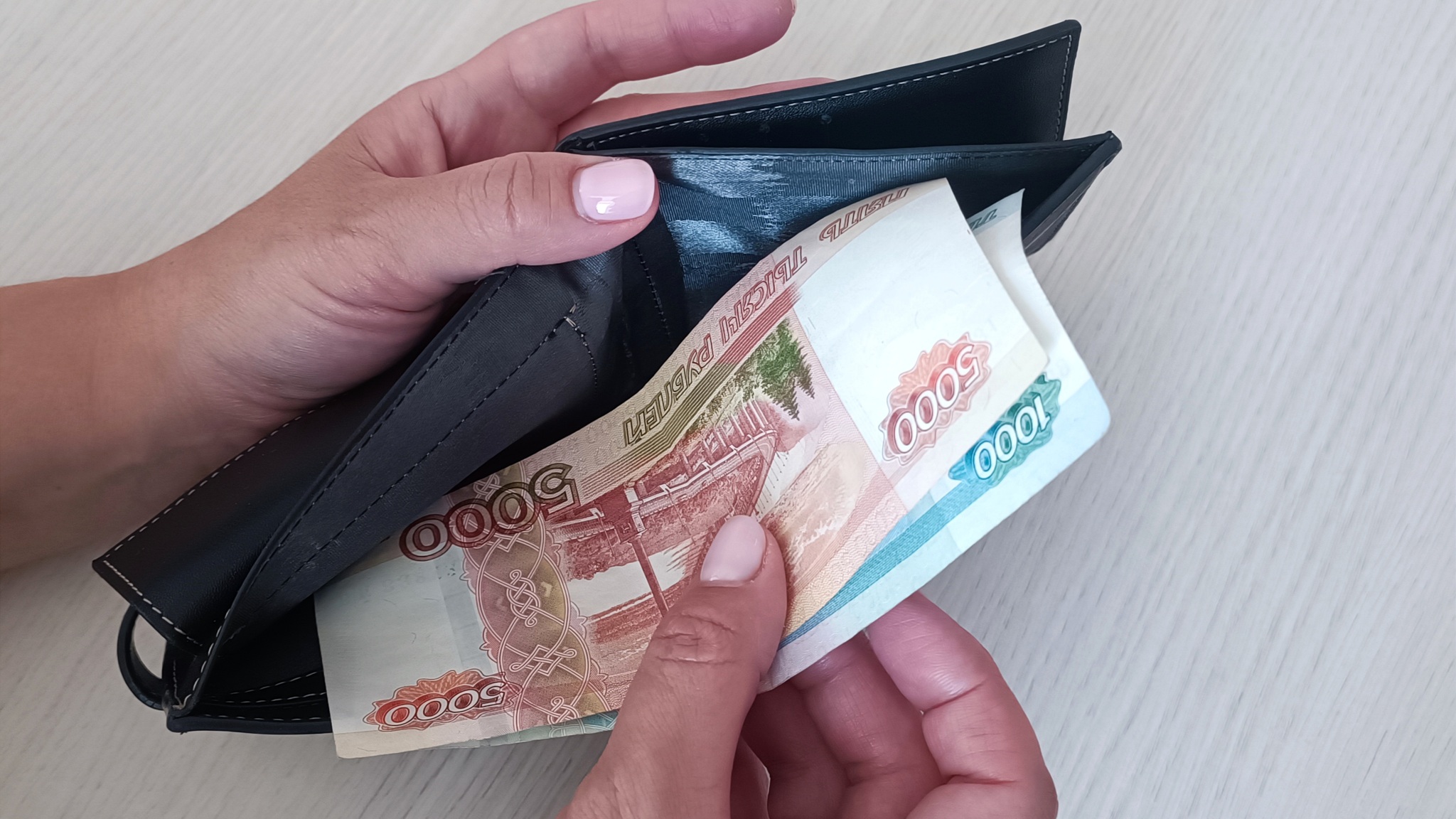 Копить или тратить: как волгоградцы распоряжаются финансами