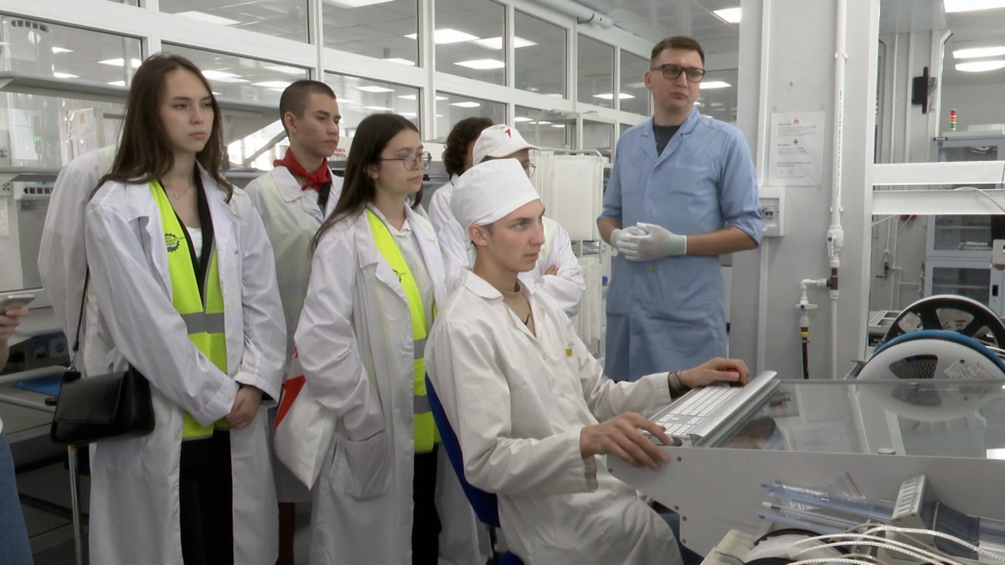 Местные школьники узнали, как работают предприятия оборонно-промышленного комплекса страны