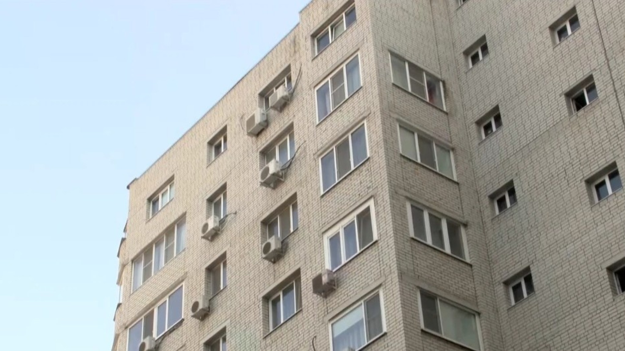 Жители многоэтажки на улице Бахметьевской просят найти управу на управляющую компанию