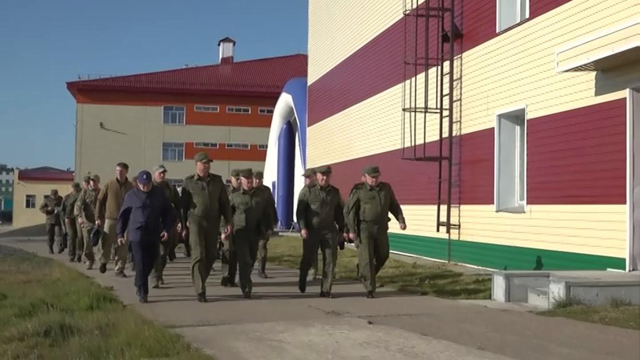 Шойгу проинспектировал Арктическую группировку войск