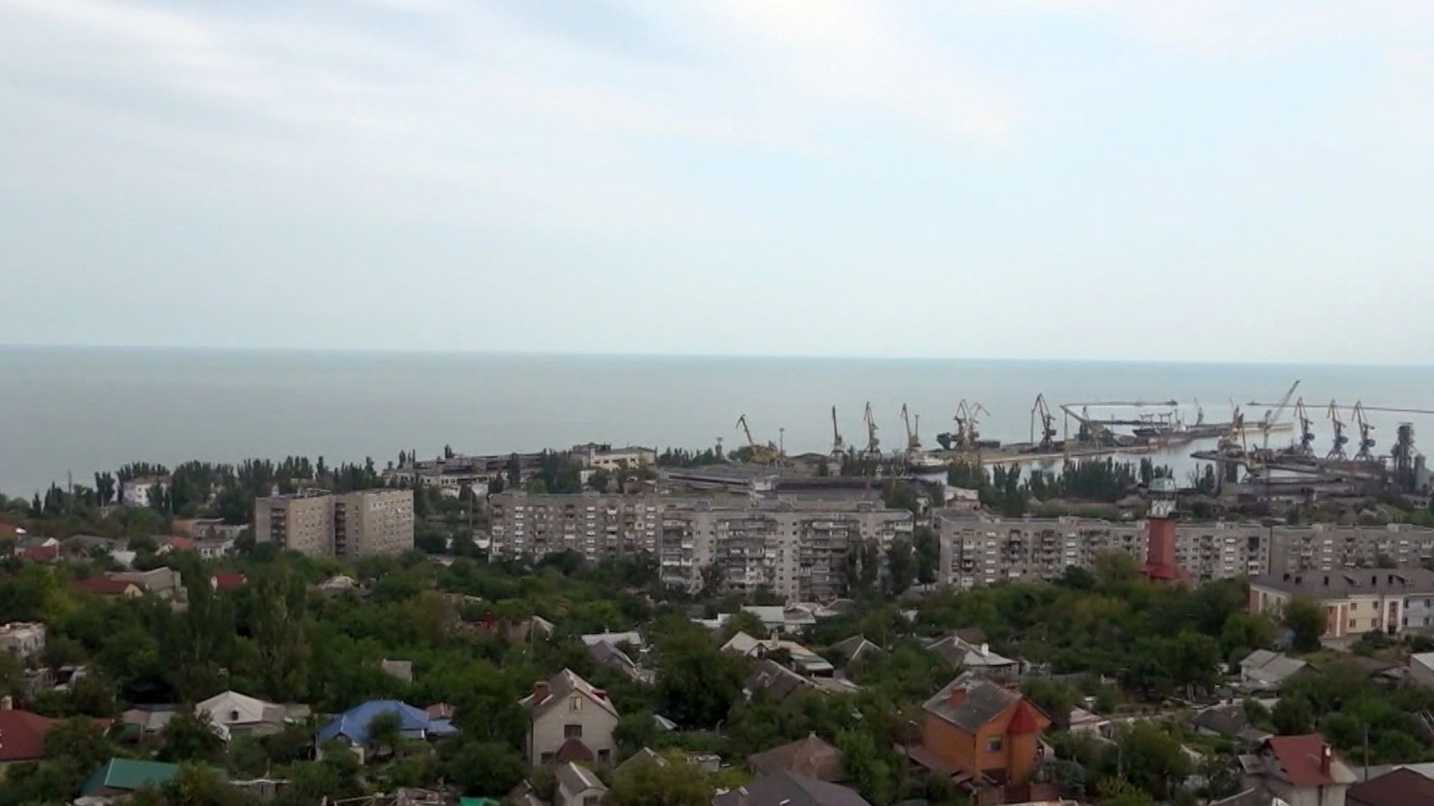 Мариуполь отстраивается полным ходом