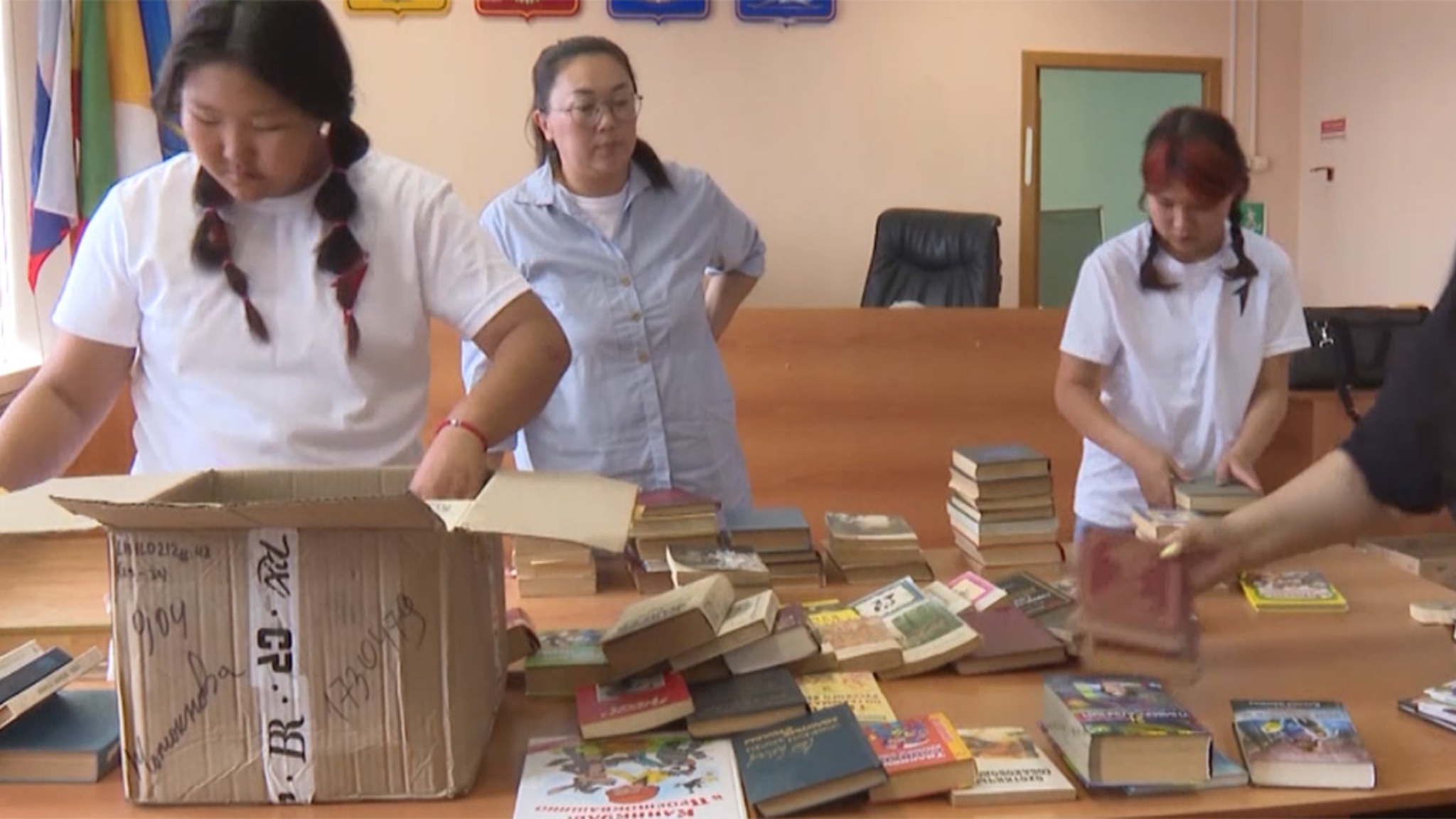 Активисты Агинского округа присоединились к всероссийской акции "Книга другу"