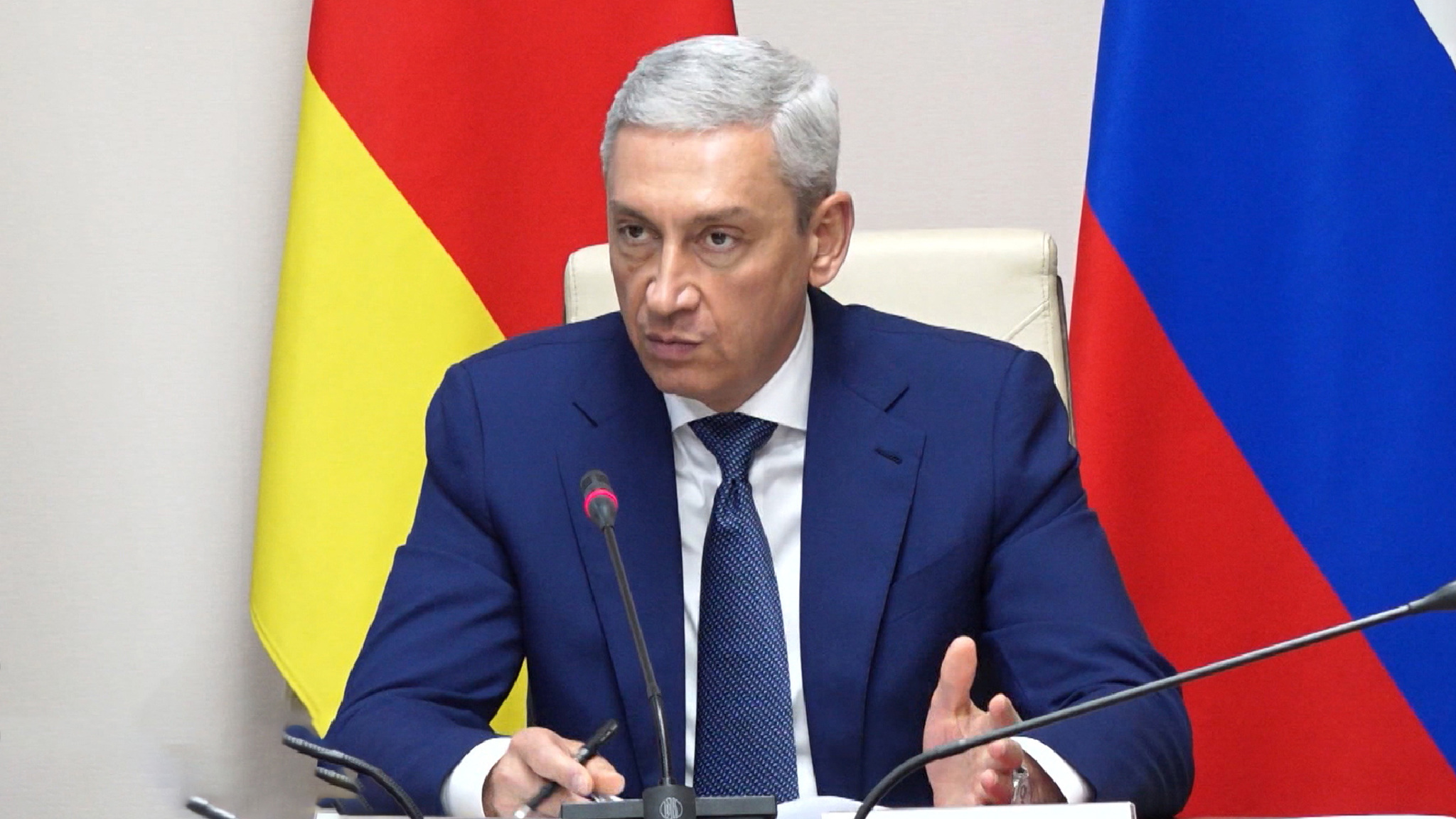 Паддзахадон æмæ муниципалон исбонæн, стæй зæххы ресурстæн ахадгæ разамынд дæттыны фарстатыл æрдзырдтой хицауадон æмбырды