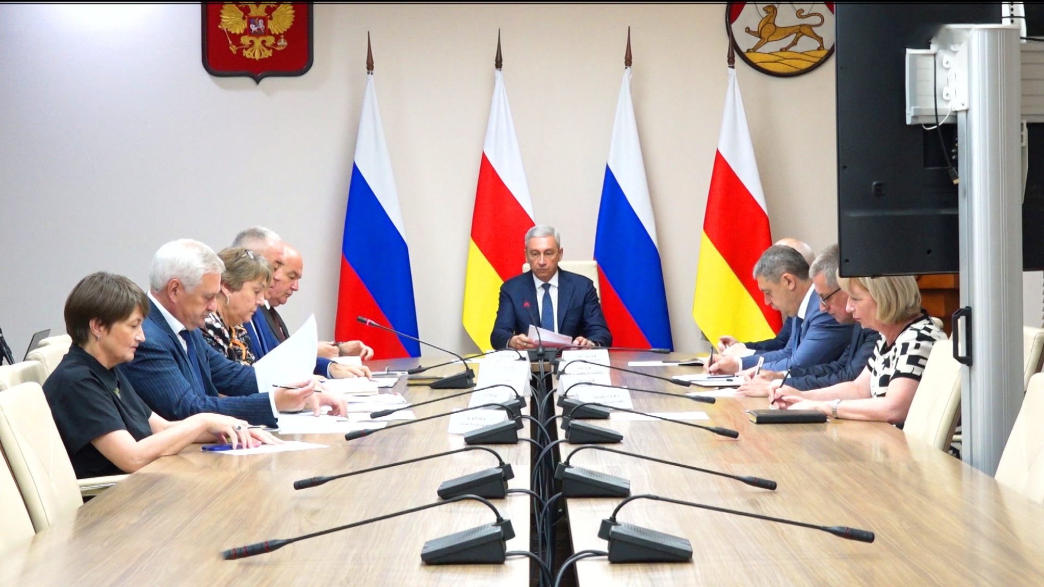Аппаратное совещание: проблемы с водоснабжением, капремонт школ