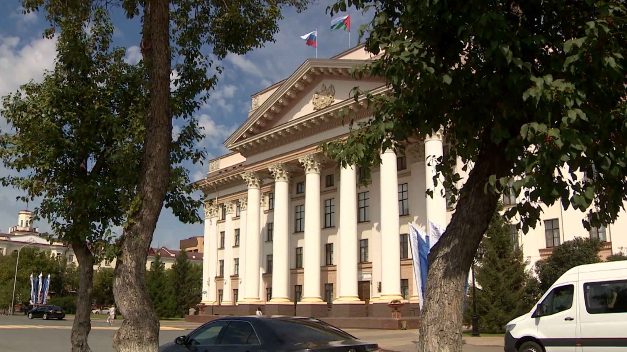 Государственные награды вручили жителям региона в честь Дня области