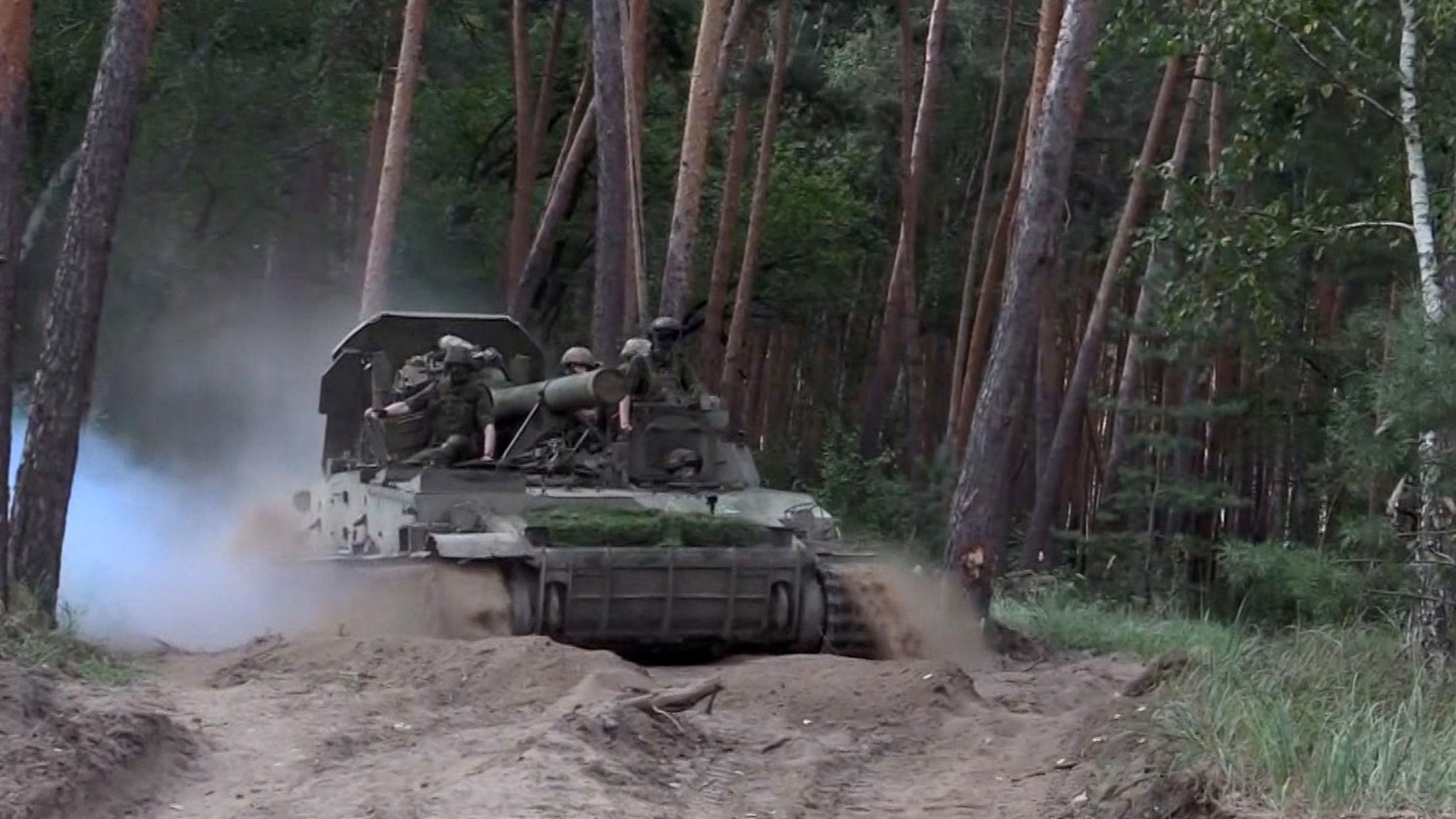Наши военные не дают противнику прорваться