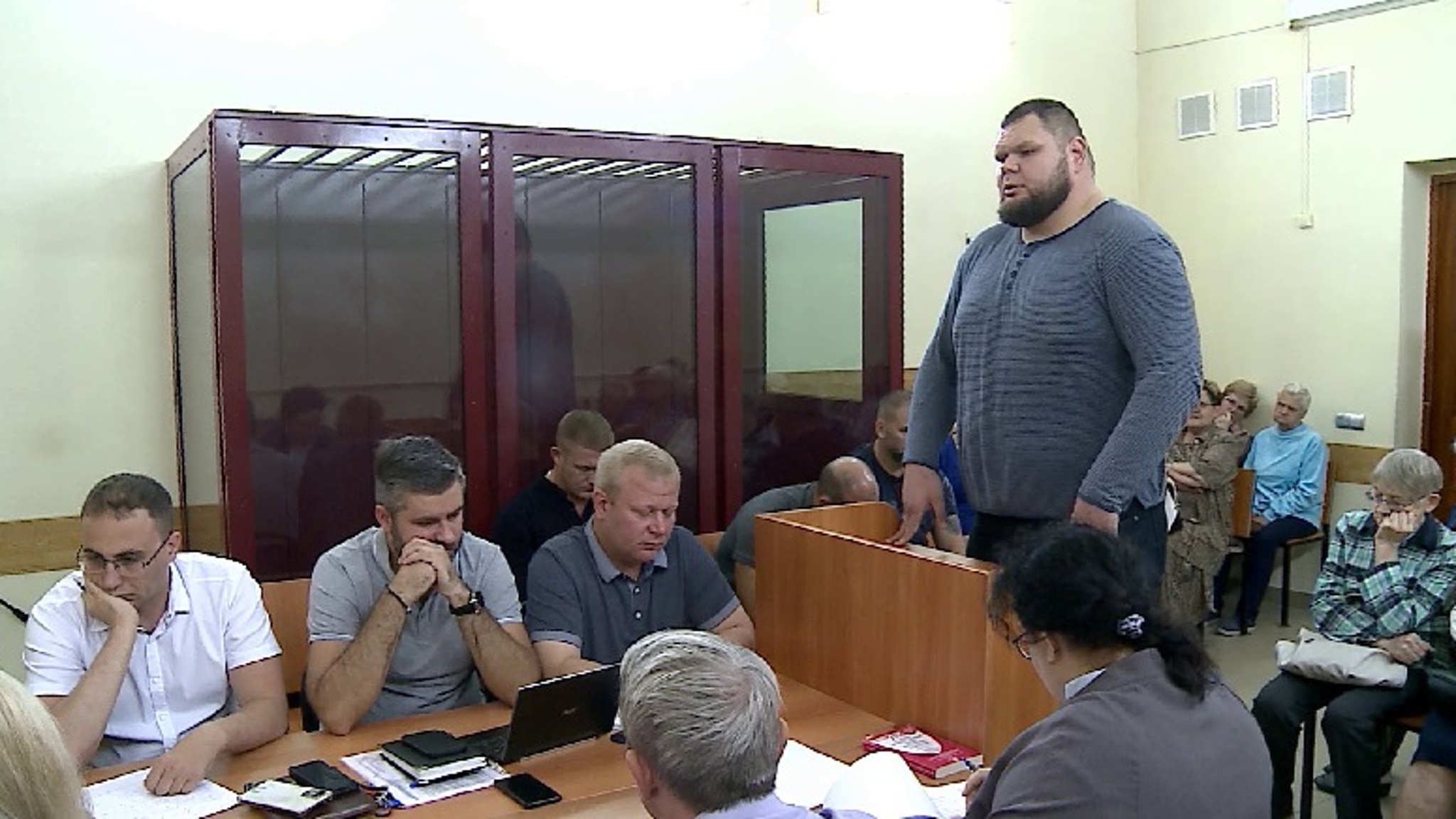 Суд над "кладбищенскими" вымогателями начался в Сысерти
