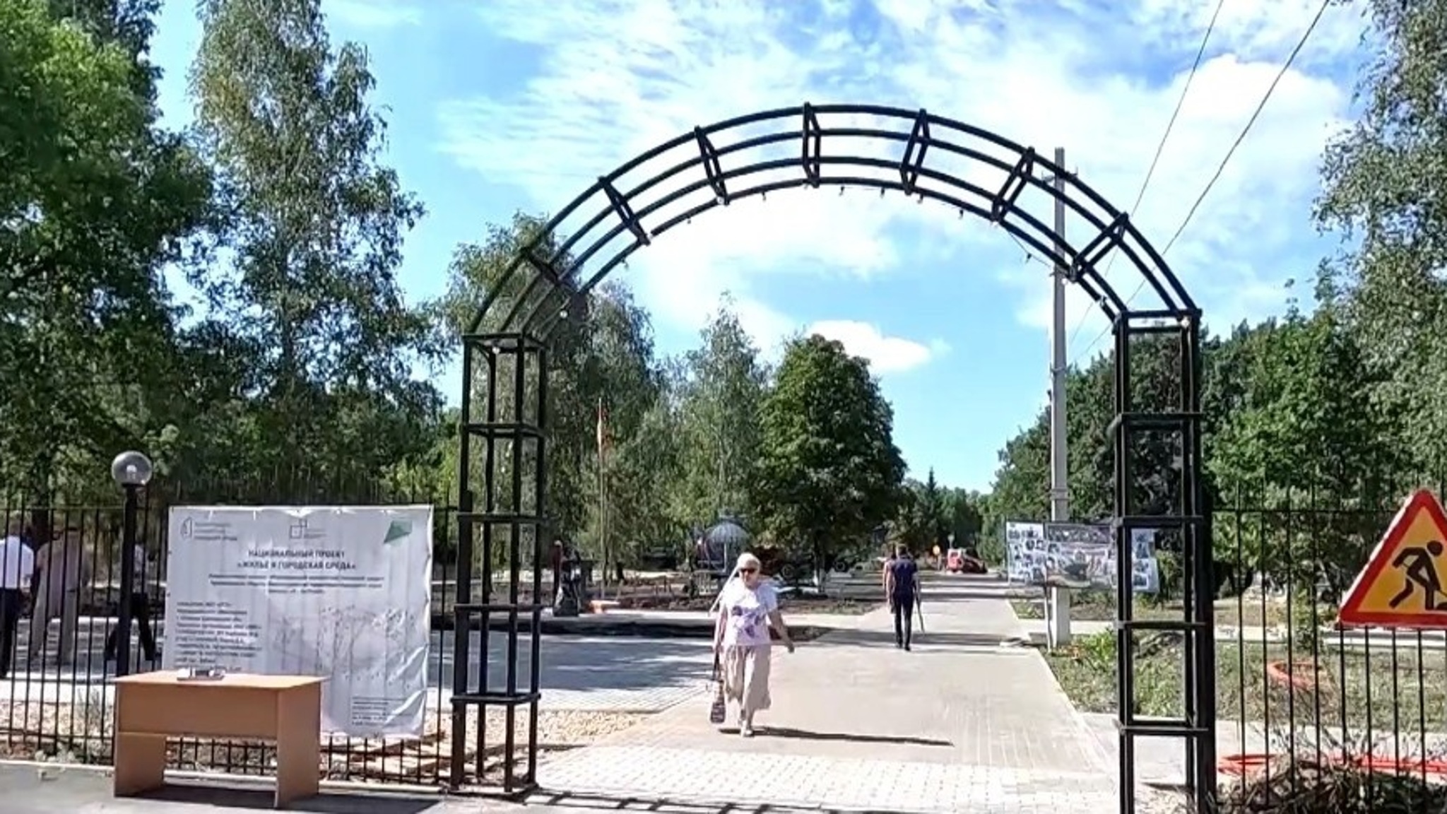 Николай Панков осмотрел ход работ на нескольких объектах в Вольском районе